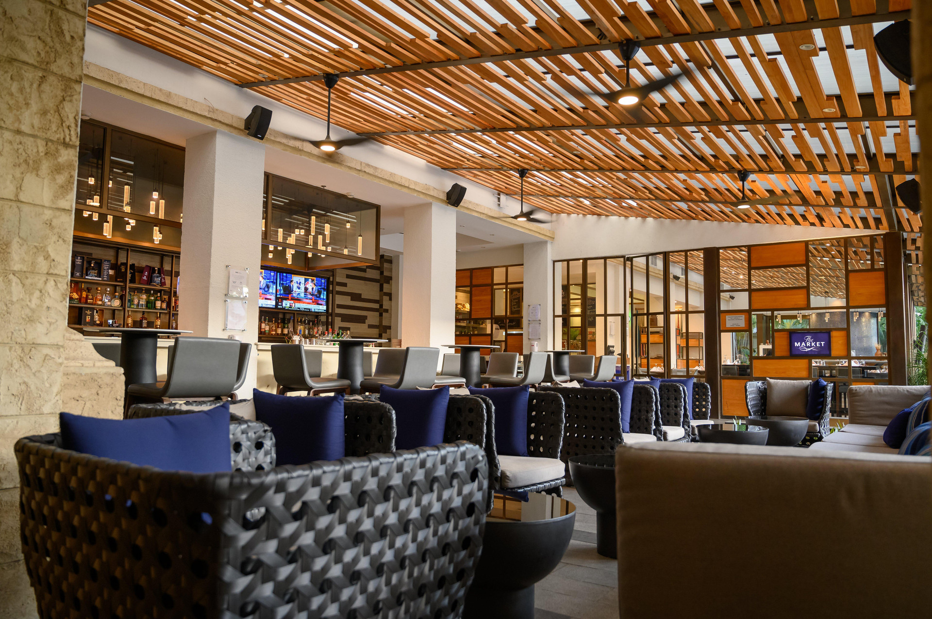 Bar/Salón Real InterContinental Managua at Metrocentro Mall by IHG