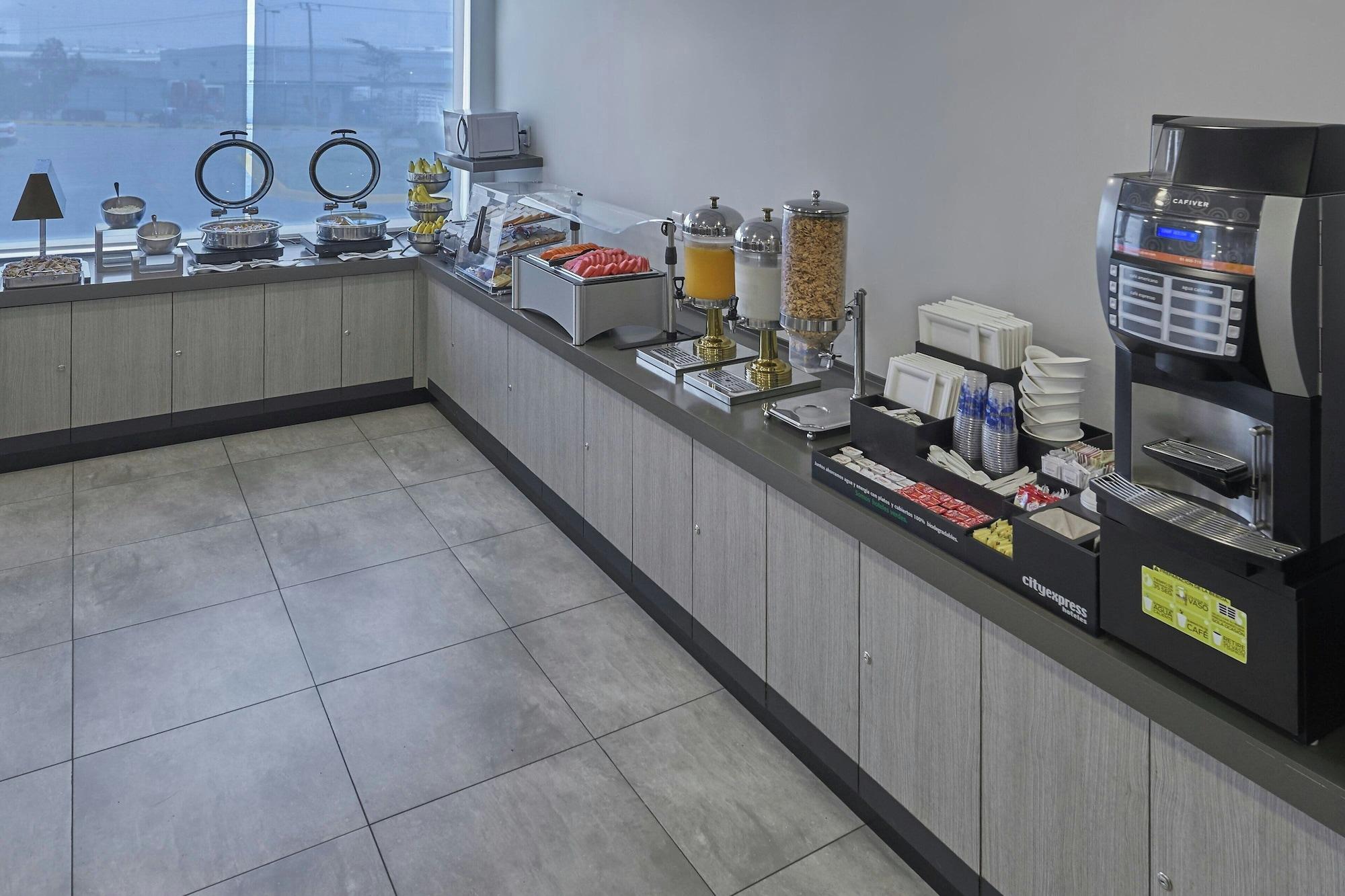 Restaurant City Express Junior by Marriott Toluca Zona Industrial