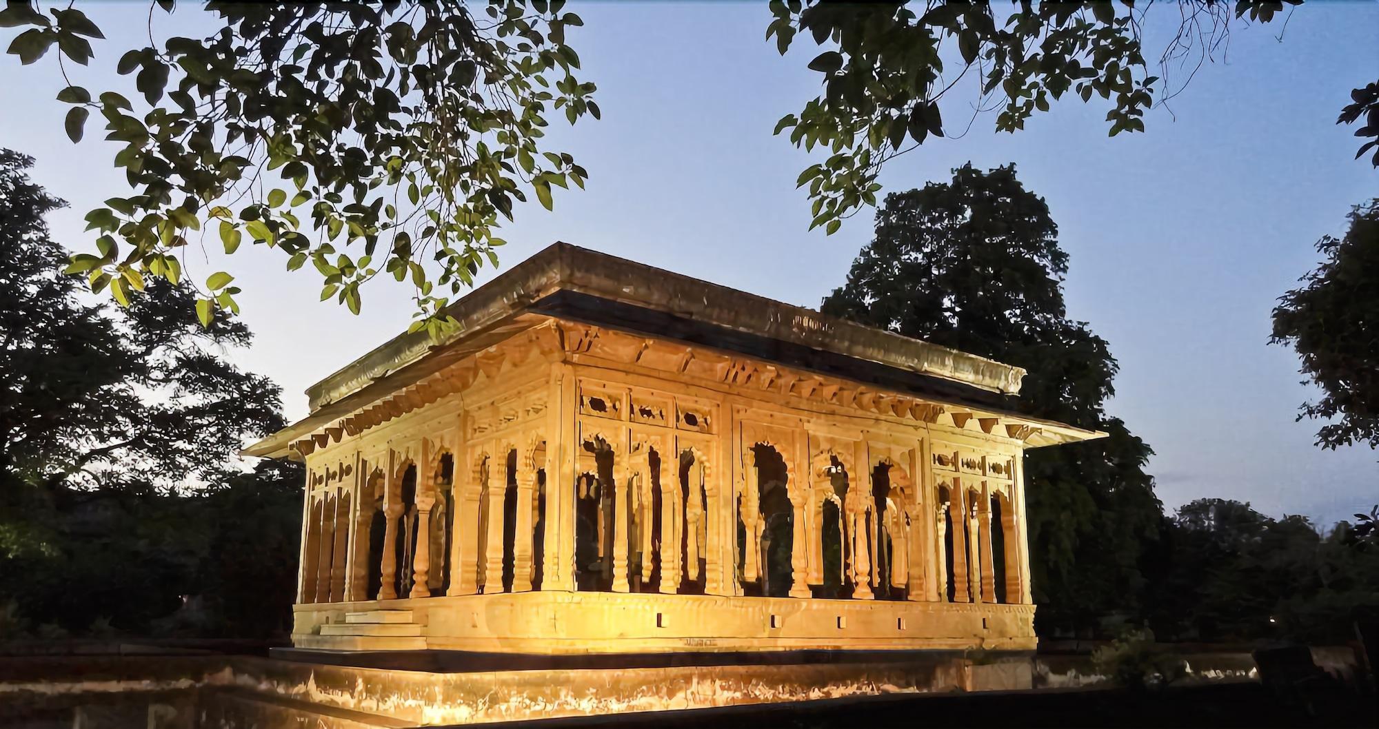 Vista Exterior Neemrana's - Deo Bagh