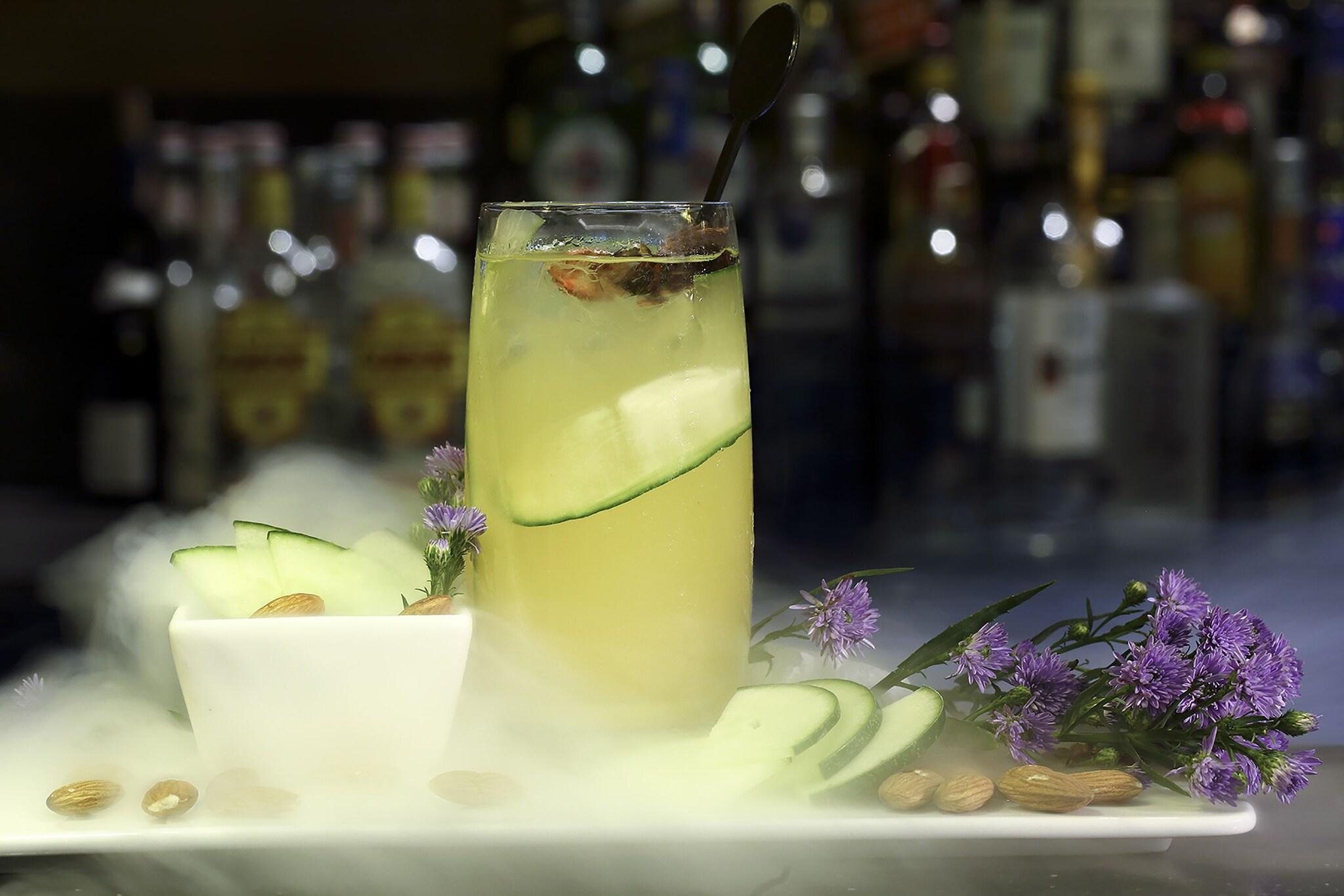 Bar/Salón Melia Yangon