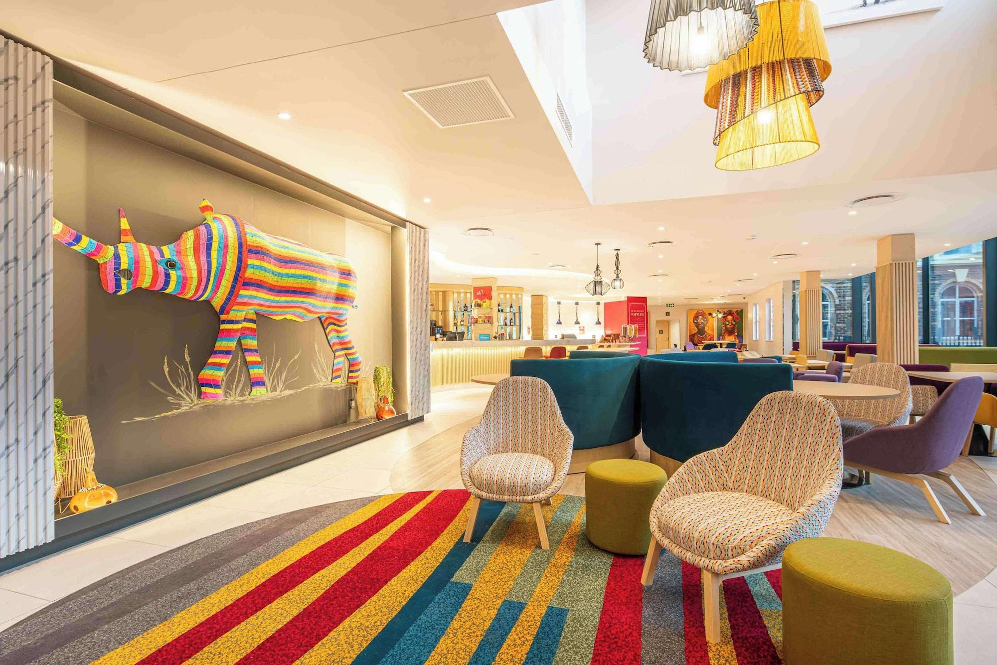 Vista Lobby Hampton By Hilton Sandton Grayston
