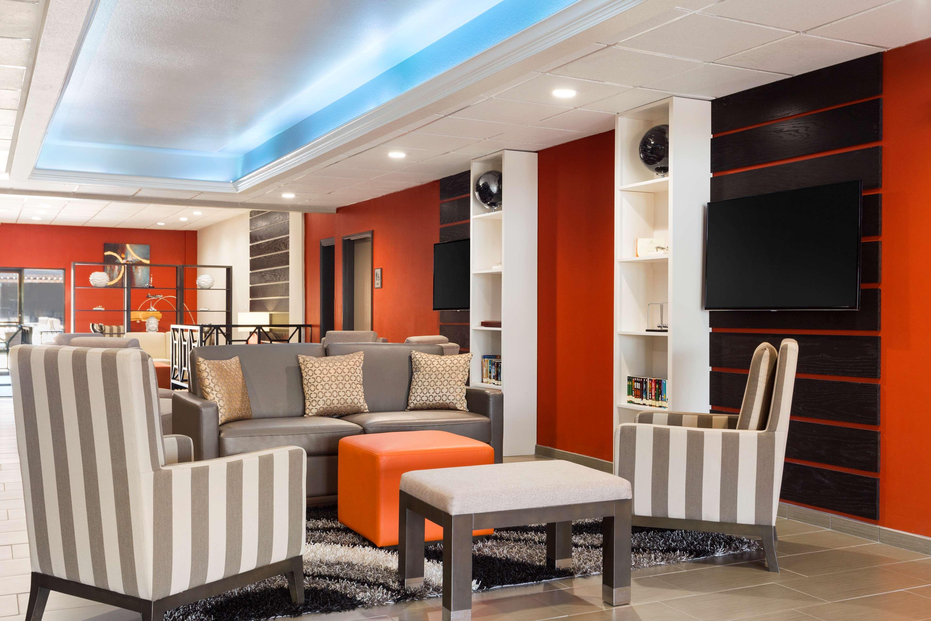 Vista Lobby Country Inn & Suites by Radisson, Lackland AFB (San Antonio), TX