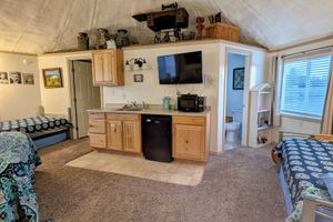 Alquiler Vacacional - Granary/Silo 2nd Floor Studio in Dinosaurland with AC, WiFi