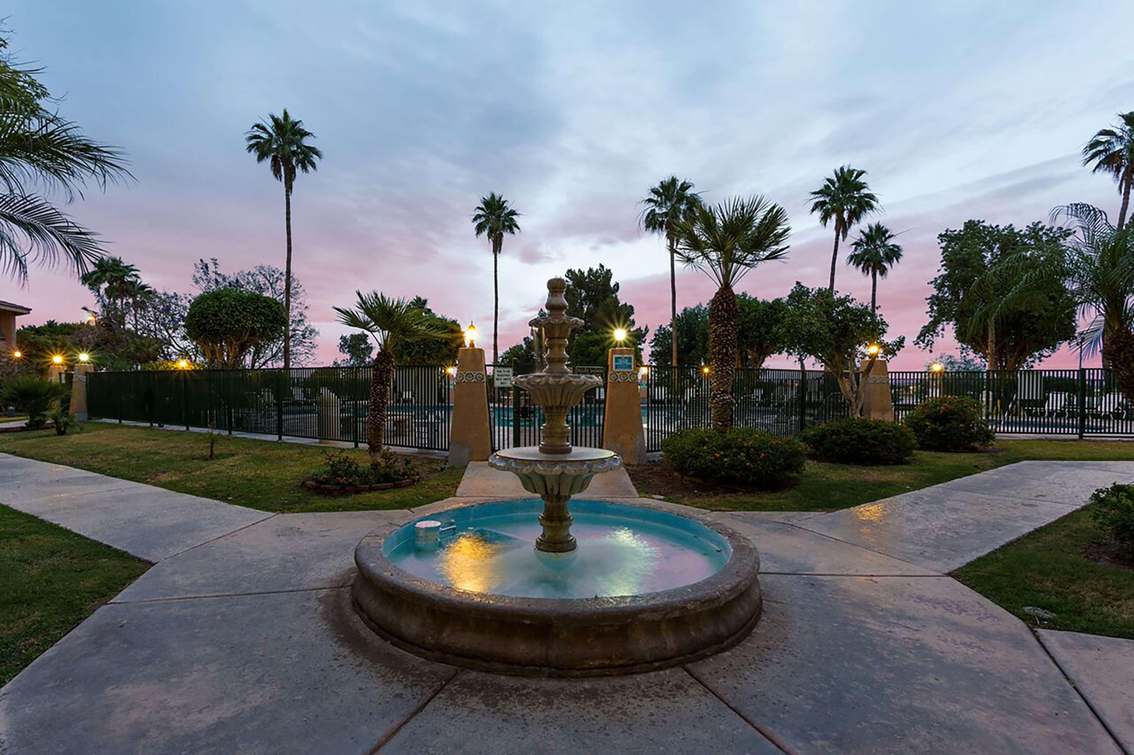 Vista Exterior Shilo Inn Hotel & Suites - Yuma