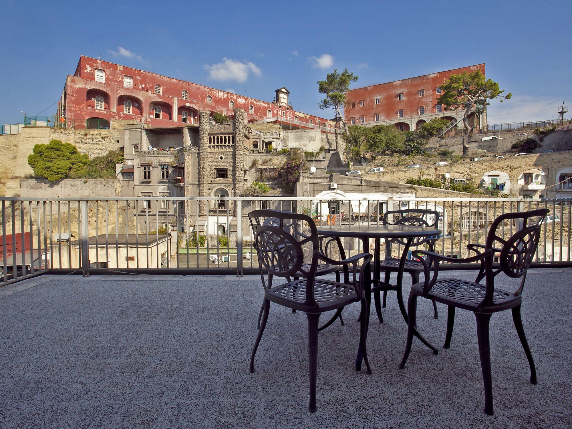 Comodidades do estabelecimento Royal Continental Hotel Naples