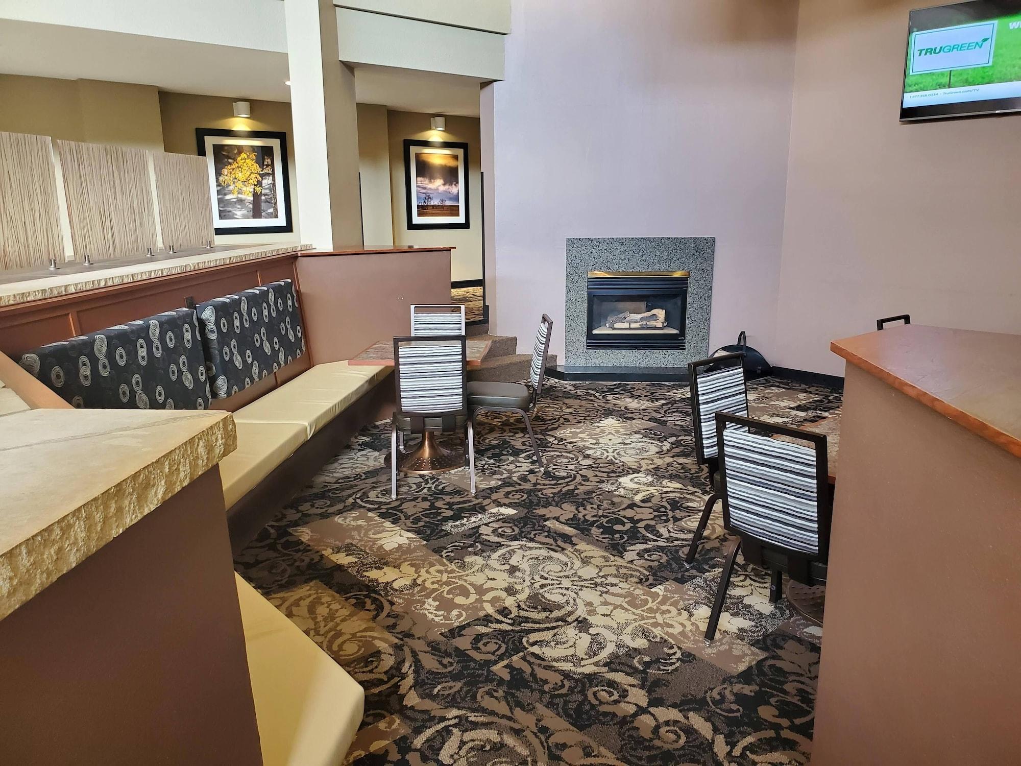 Vista Lobby Crossroads Hotel & Watertown Event Center