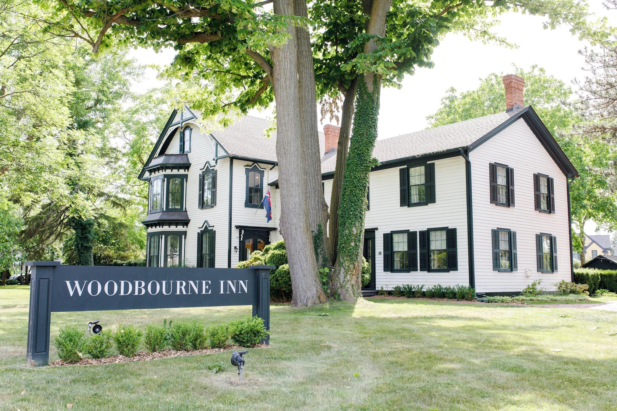 Varios Woodbourne Inn