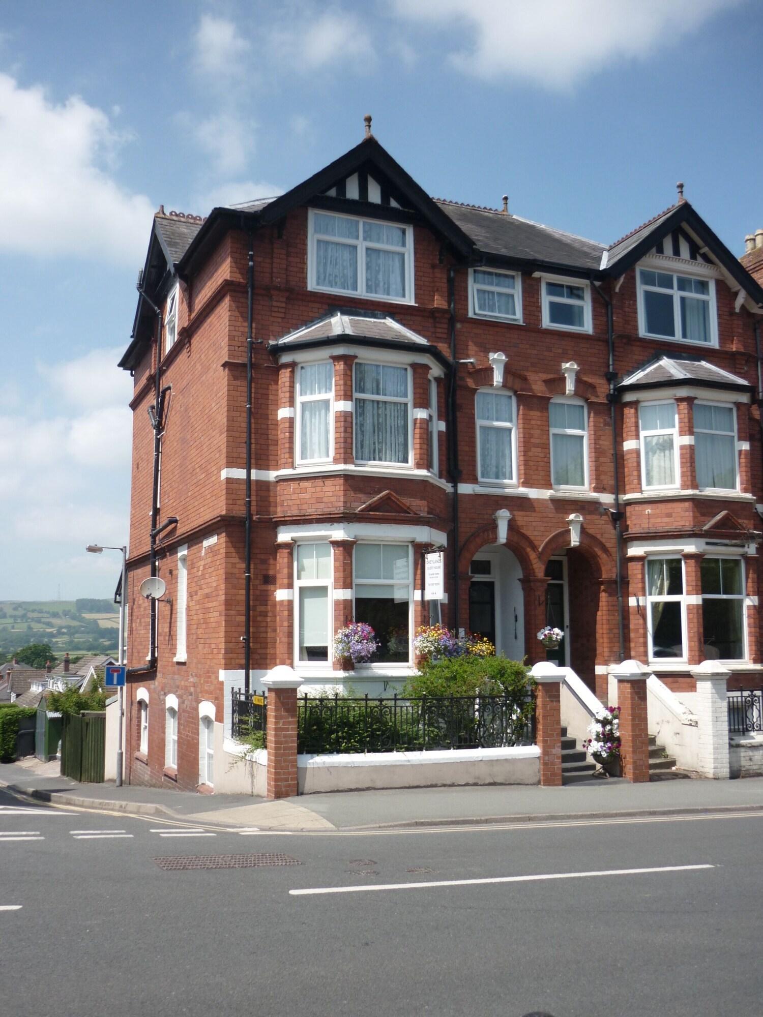 Varios Greylands Guest House