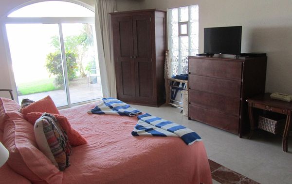 Ocean Front Villa 1st Floor unit - Hoteles con alberca en Puerto Morelos, México