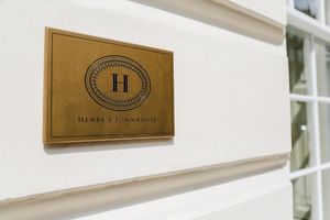 Alojamiento - Henry's Townhouse