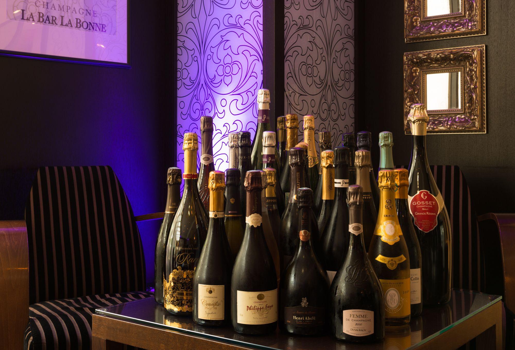 Bar/Salón Mövenpick Hotel Paris Neuilly