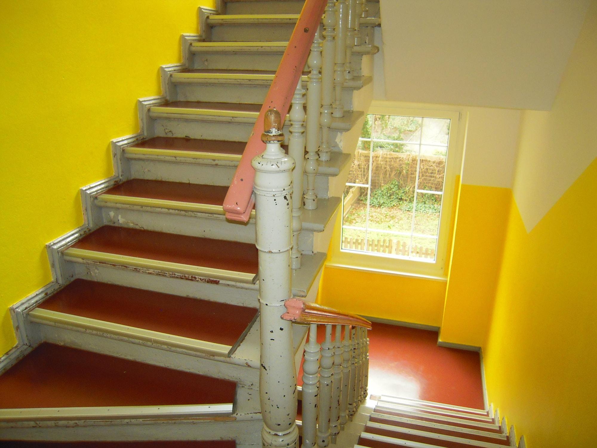 Varios HappyGoLucky Hotel & Hostel