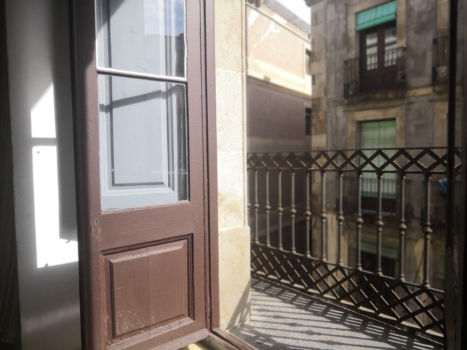 Vista Exterior Hostal Dragonfly BCN