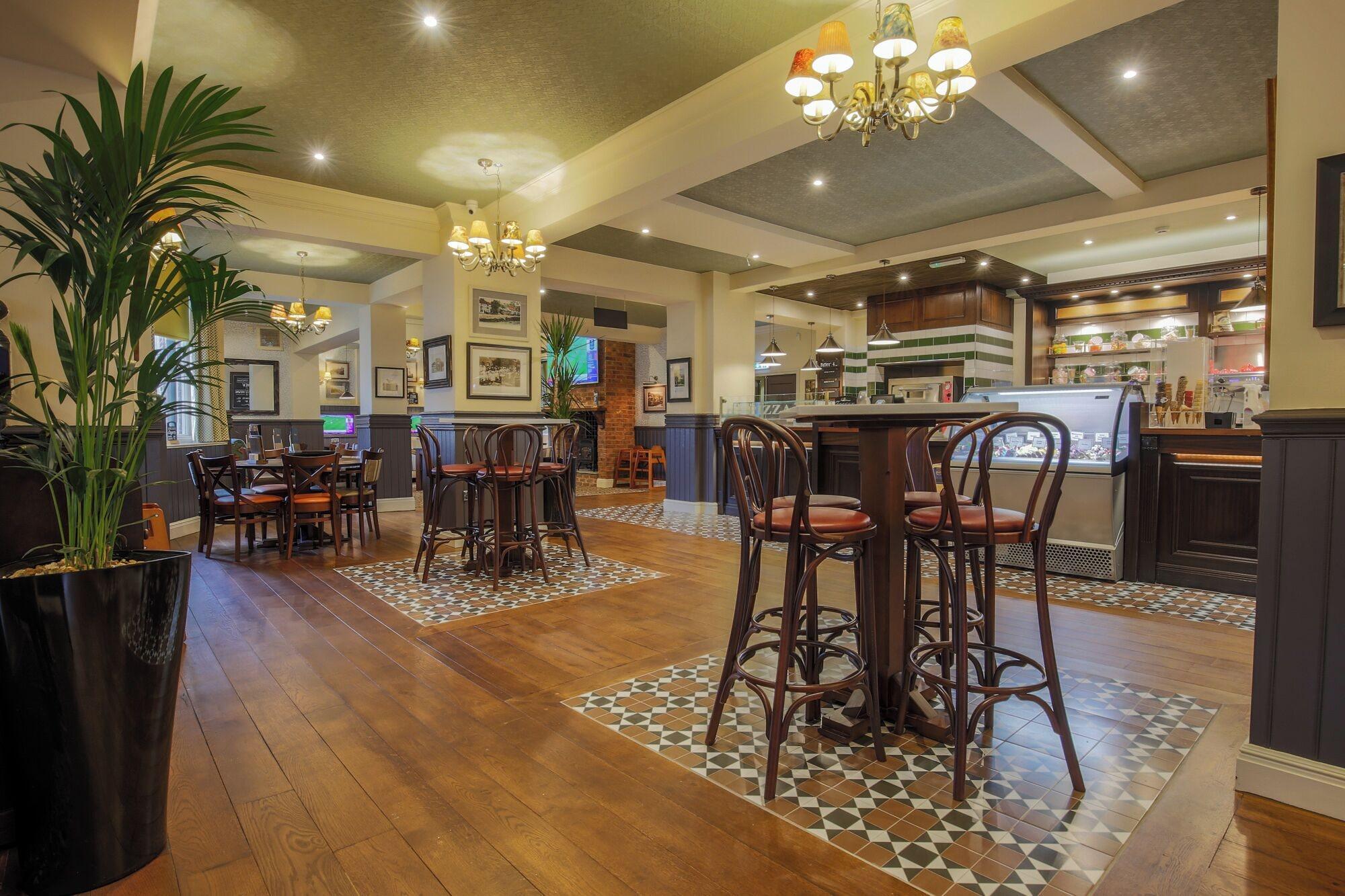 Bar/Salón Fairways Inn