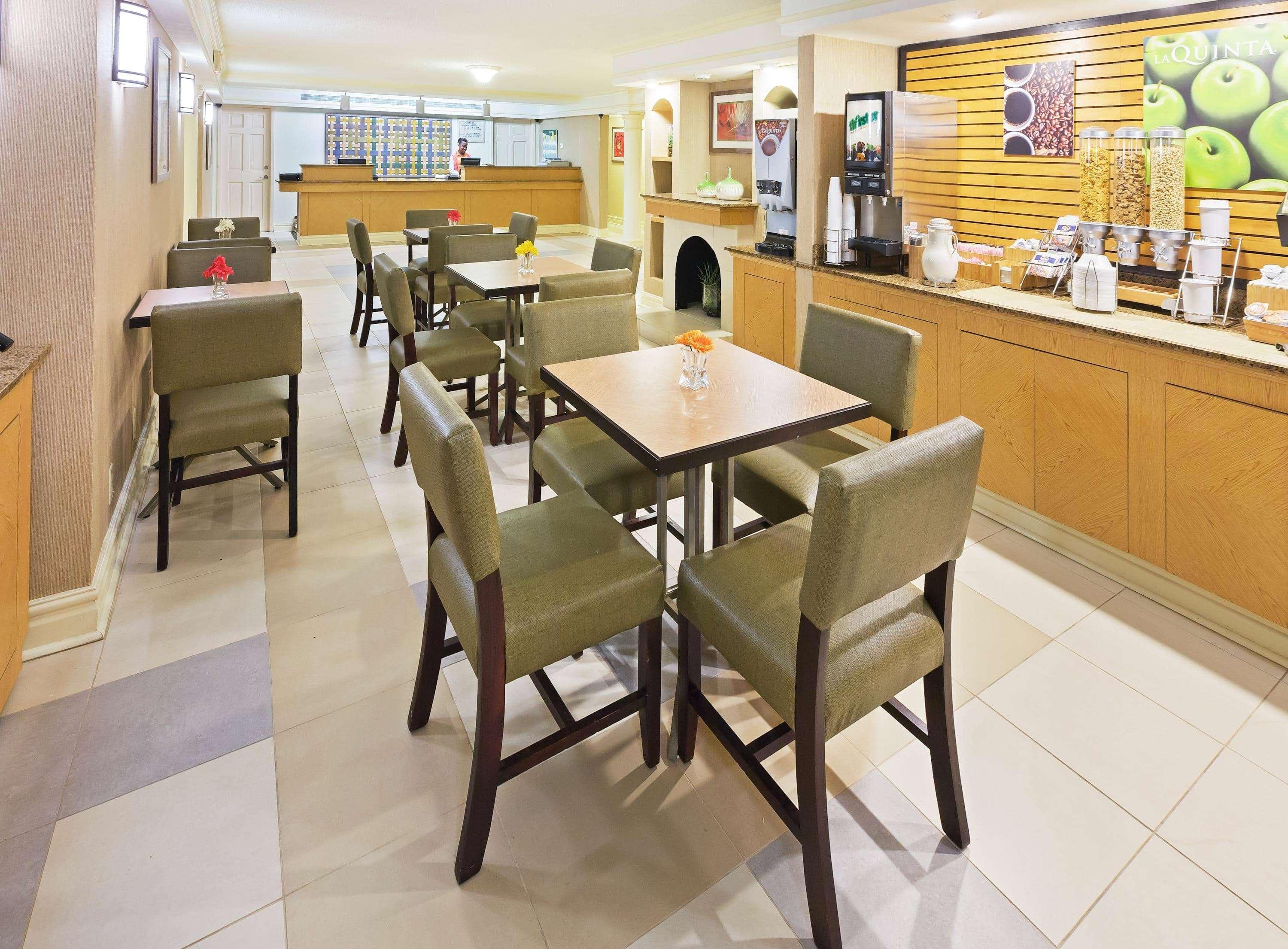 Restaurant Palm Bliss Hotel Corpus Christi South