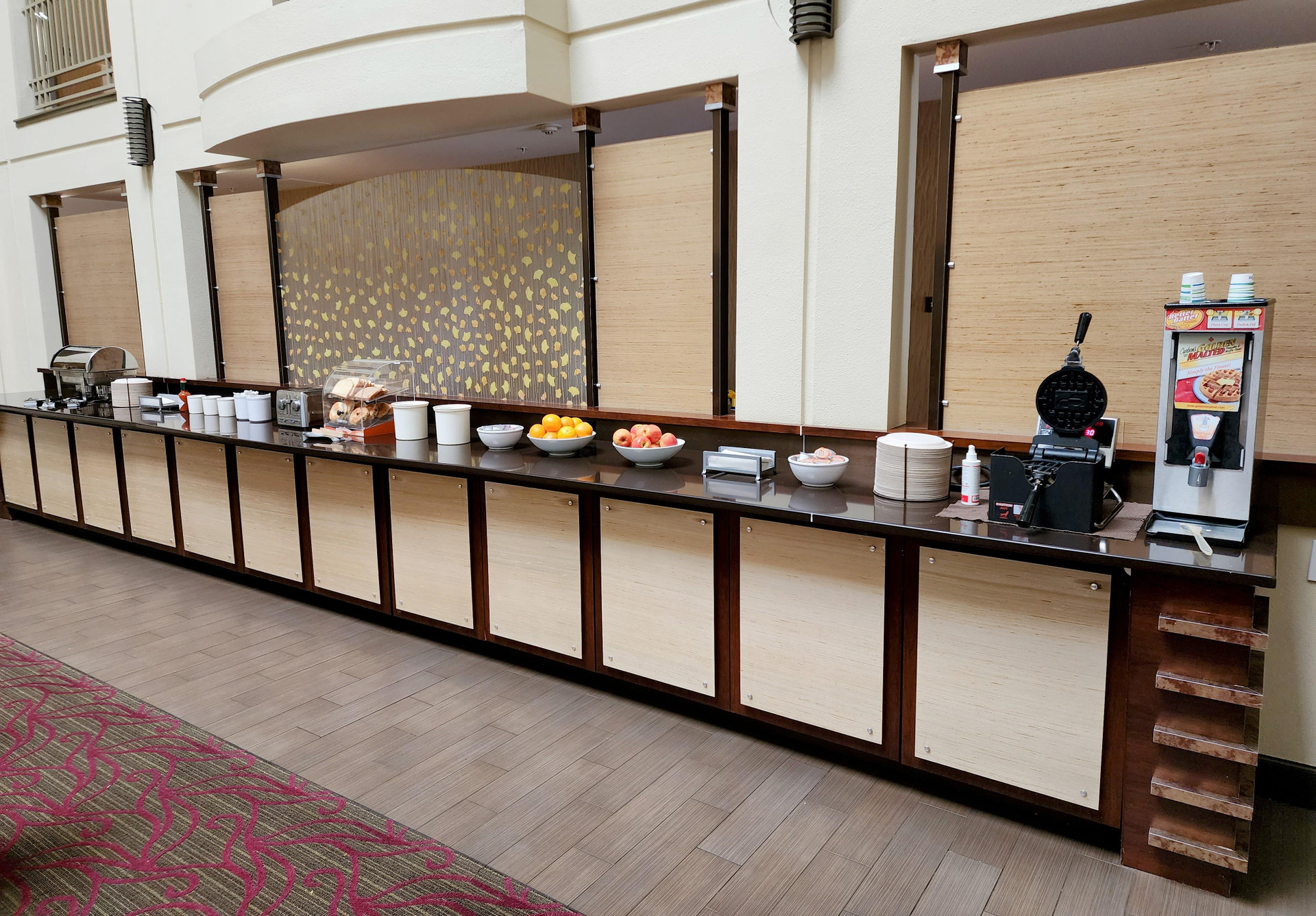 Restaurant Country Inn & Suites, San Carlos, CA