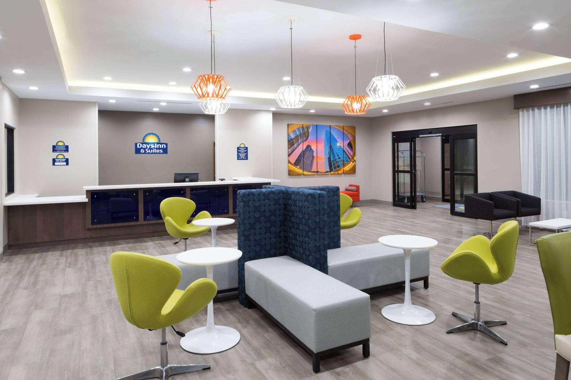 Vista Lobby Days Inn & Suites by Wyndham Houston NW Cypress