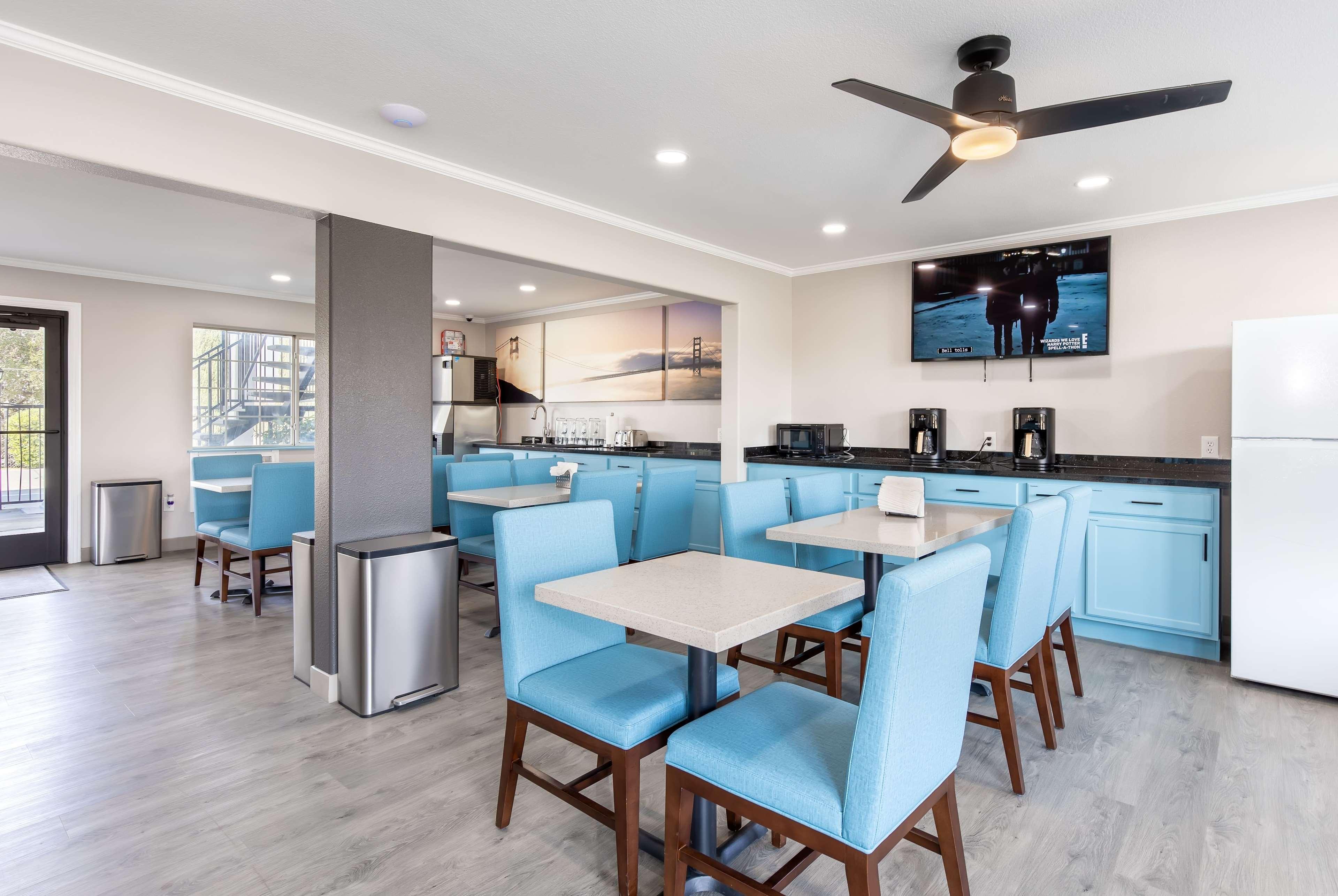 Restaurant Days Inn by Wyndham Red Bluff