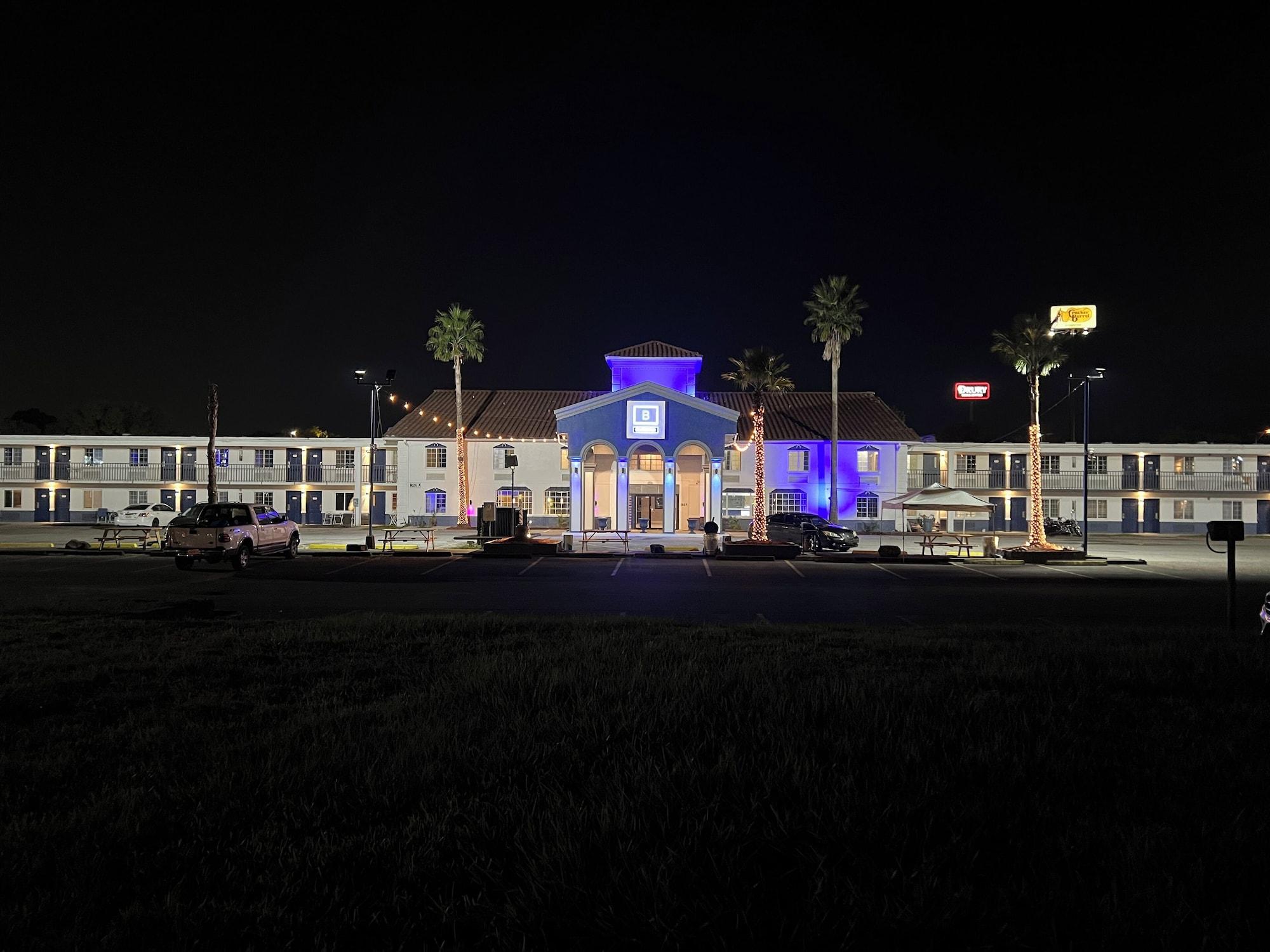 Vista Exterior Boardwalk Suites Lafayette