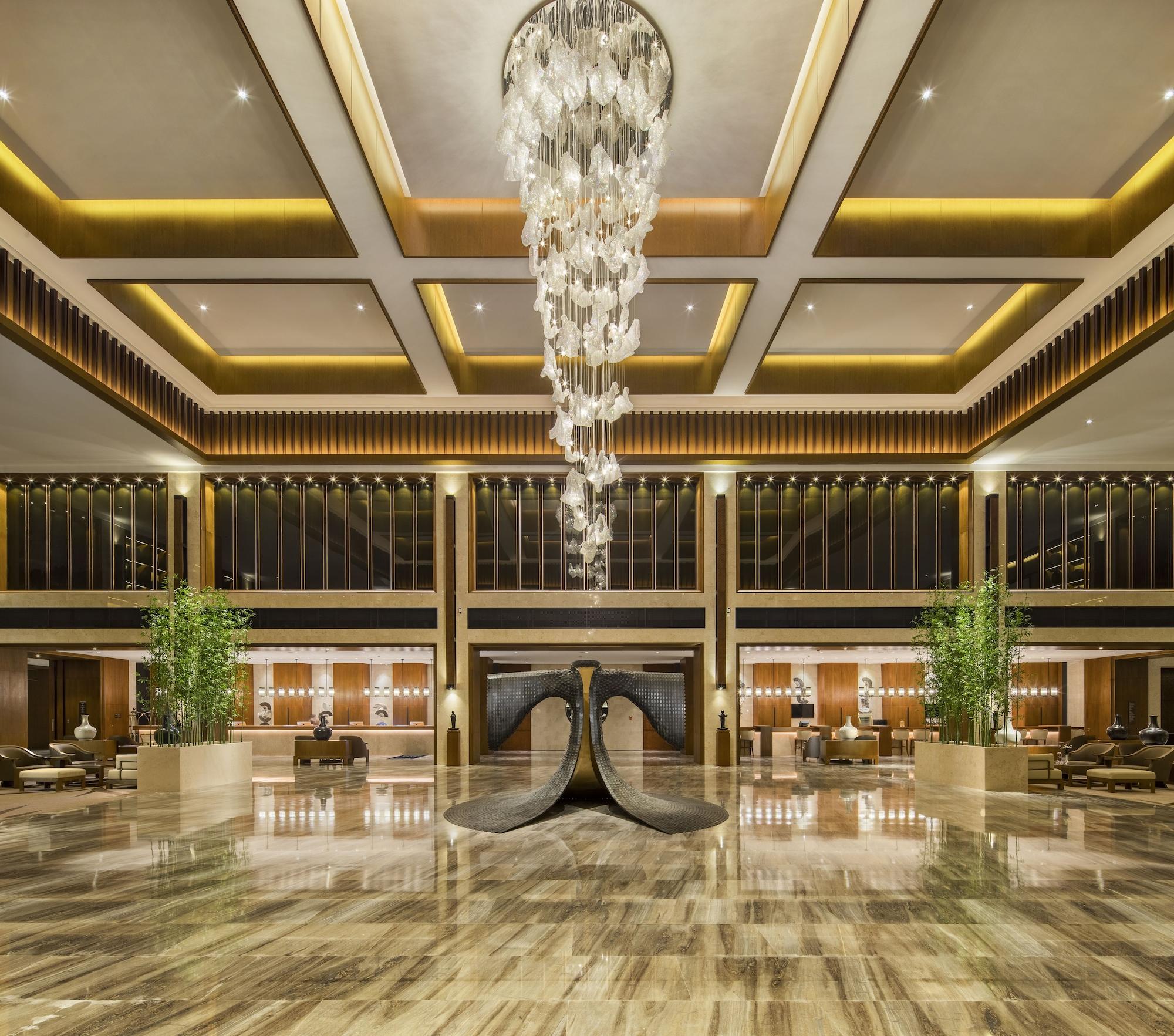 Vista Lobby Wyndham Grand Plaza Royale Kaidi
