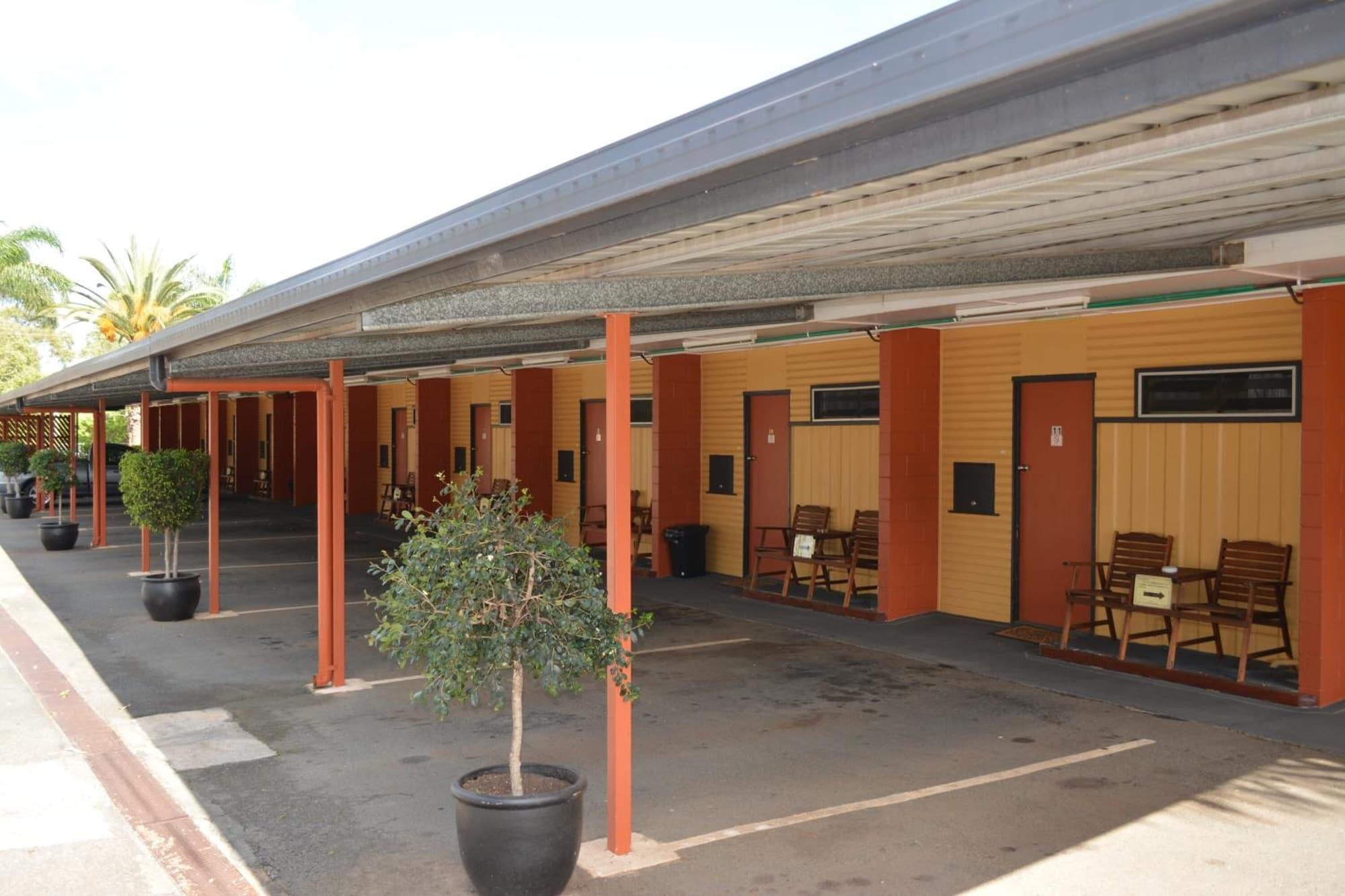 Vista Exterior Motel Oasis