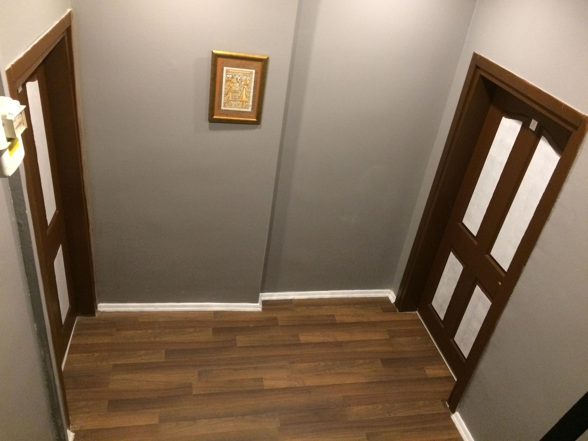 Vista Lobby White Apart Hotel