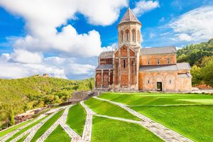 Actividad - Aventura en Kajetia: Bodbe, Sighnaghi y cata de vinos - Tour privado