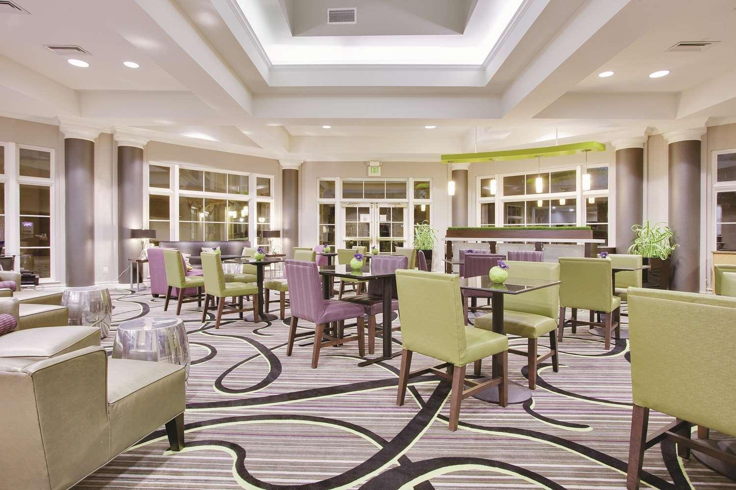 Vista do lobby La Quinta Inn & Suites Houston West - Park Ten