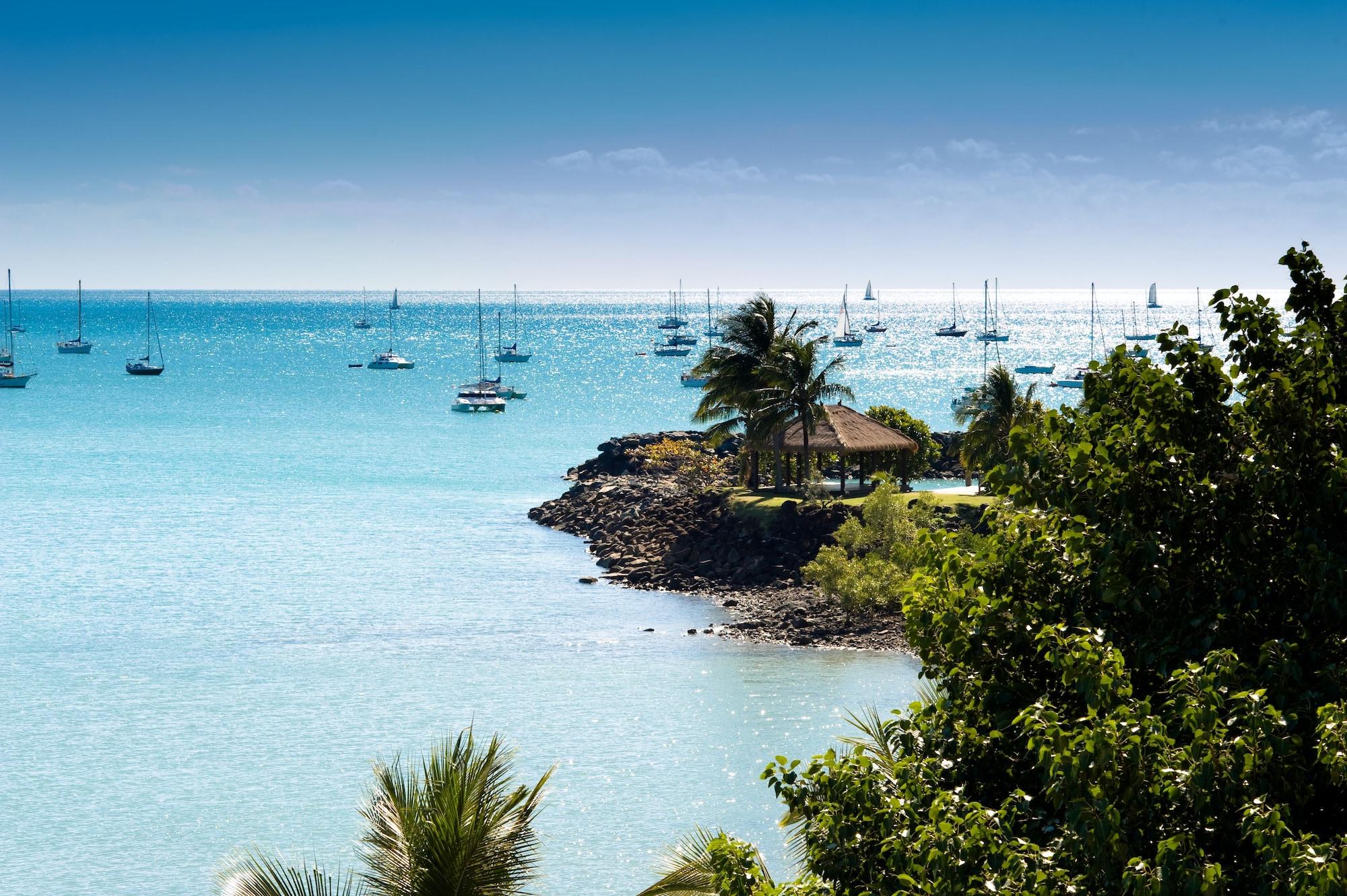 Playa Airlie Beach Hotel