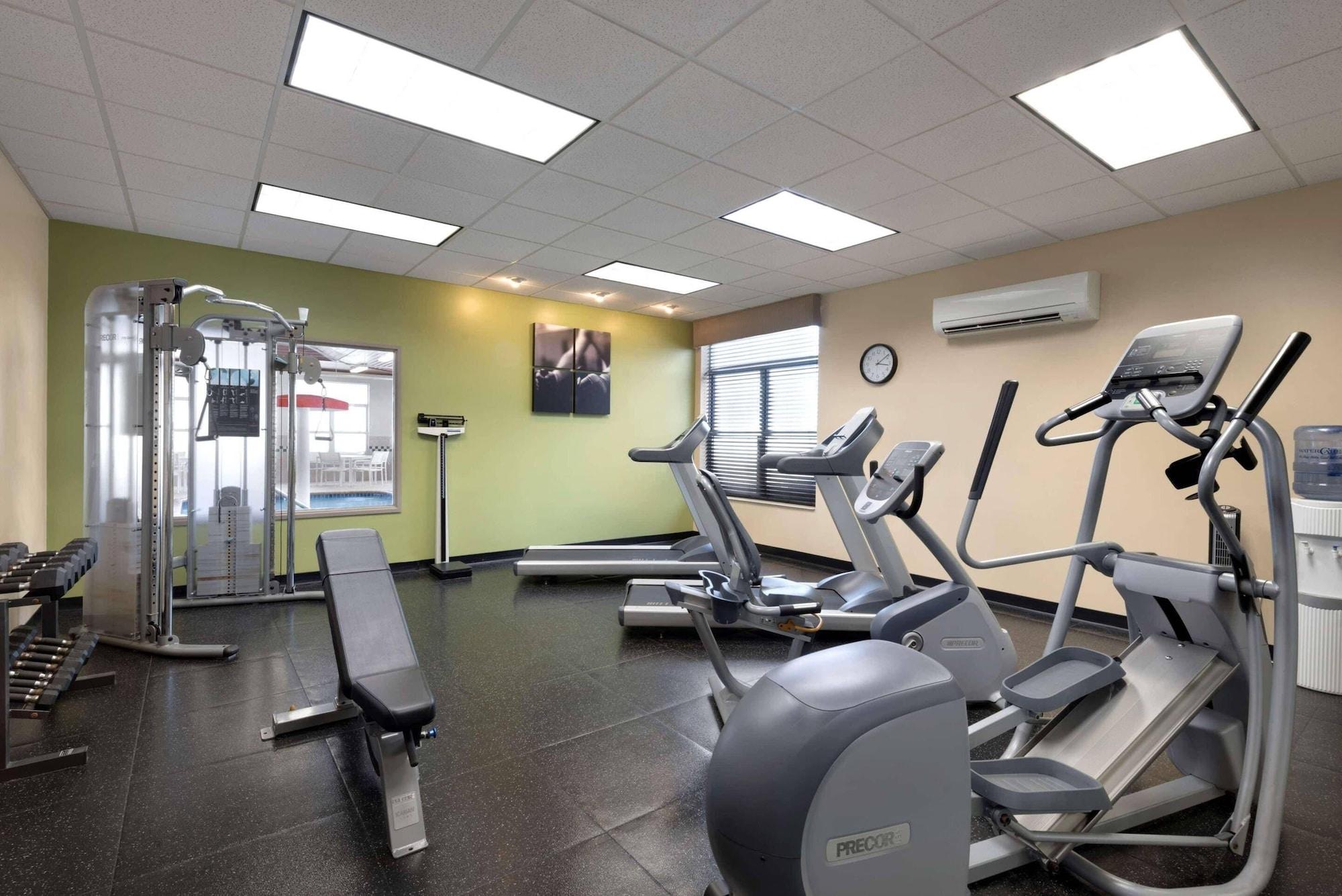 Gimnasio Country Inn & Suites by Radisson, Houghton, MI