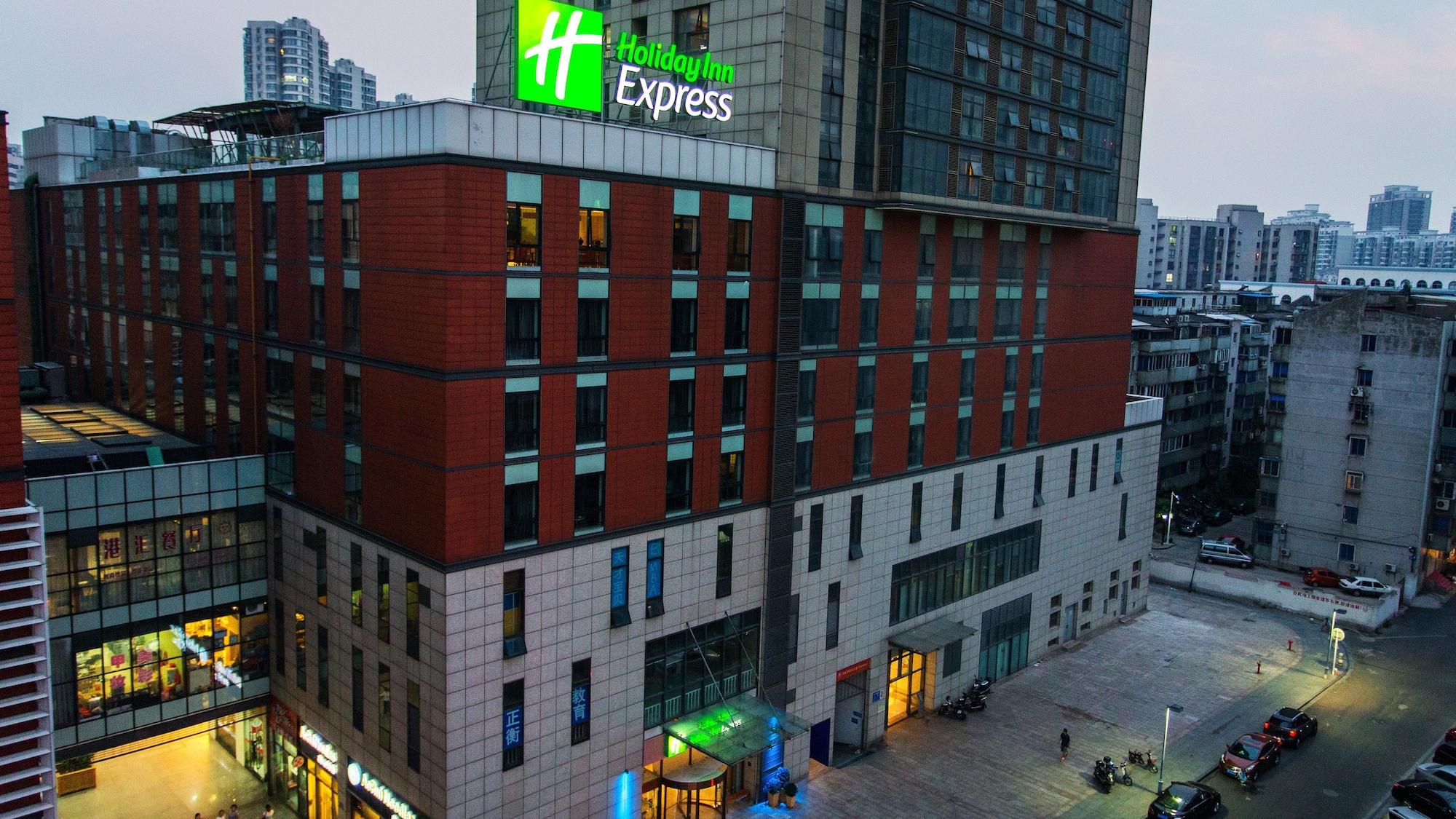 Varios Holiday Inn Express Changzhou Center by IHG