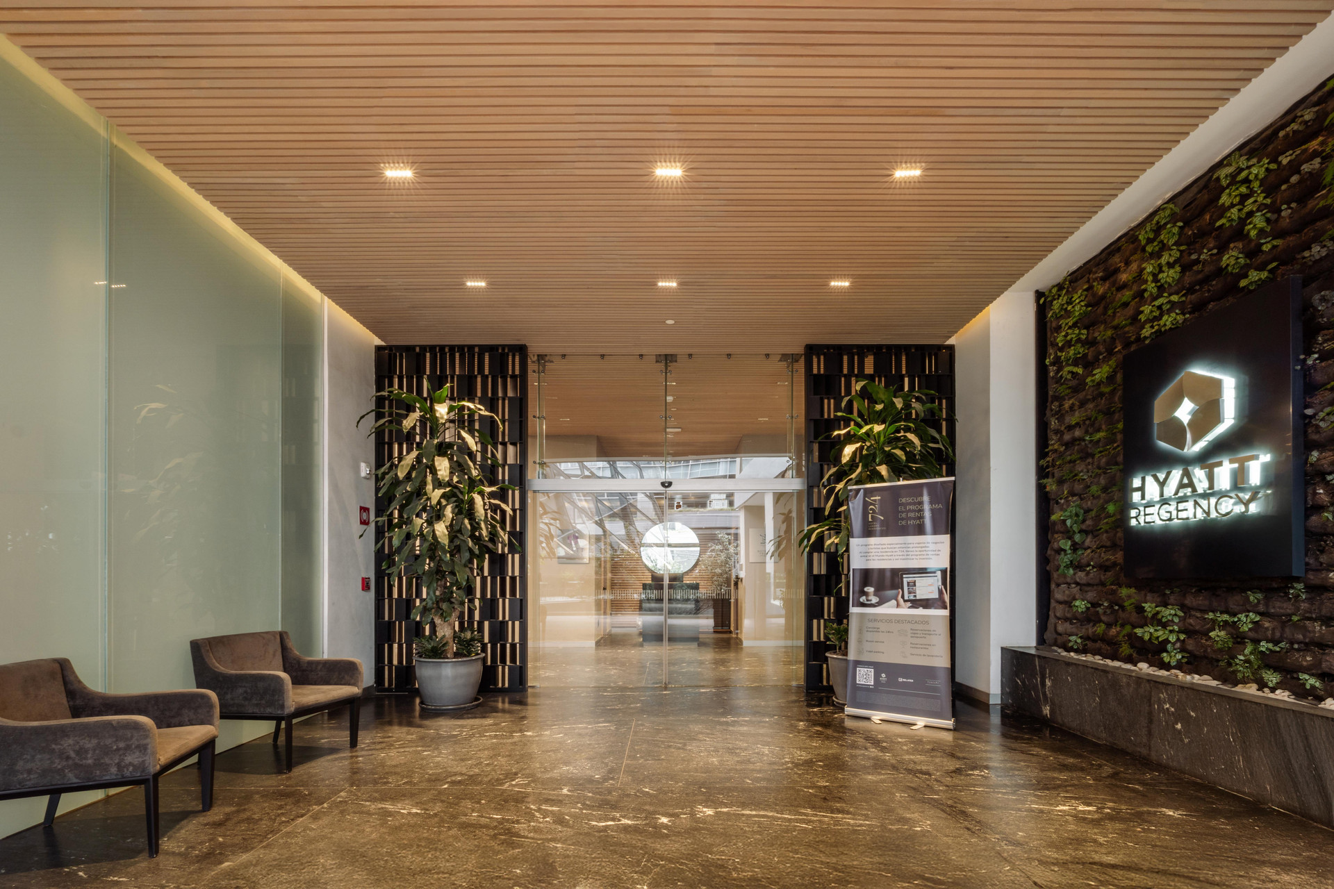 Vista Lobby SUITE 2006