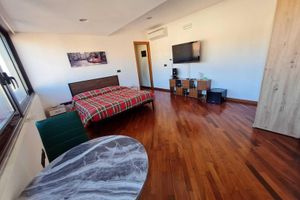 Alquiler Vacacional - Graziosa camera a pochi passi dal centro di Salerno e a pochi km dalla stazione.