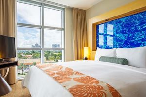 Alquiler Vacacional - Oceanfront Condo in a Hotel Resort with Vacation Amenities near Aventura Mall