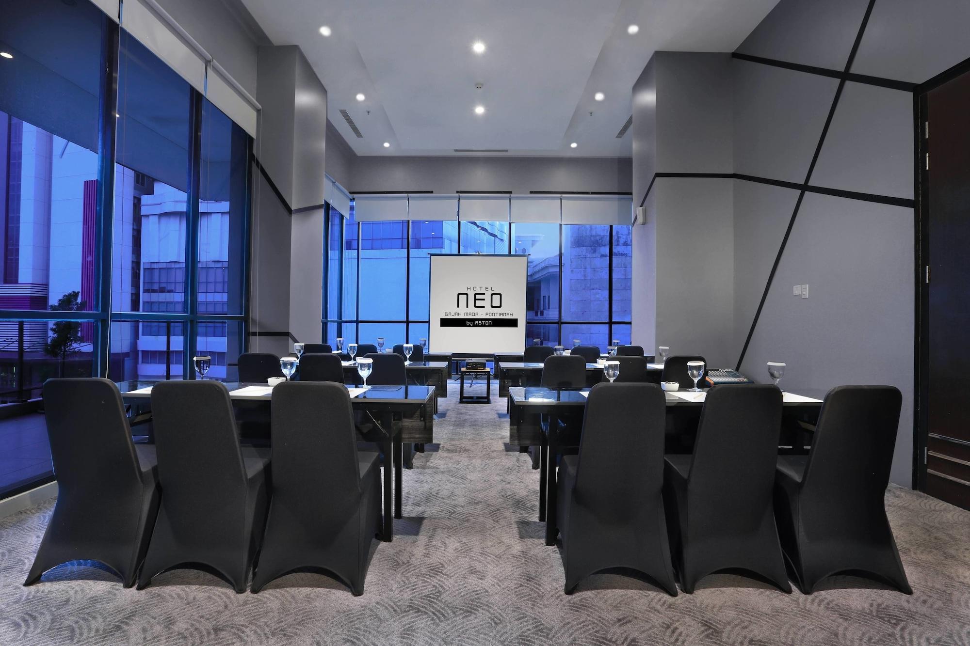 Sala de Reuniones Hotel Neo Gajah Mada Pontianak by ASTON