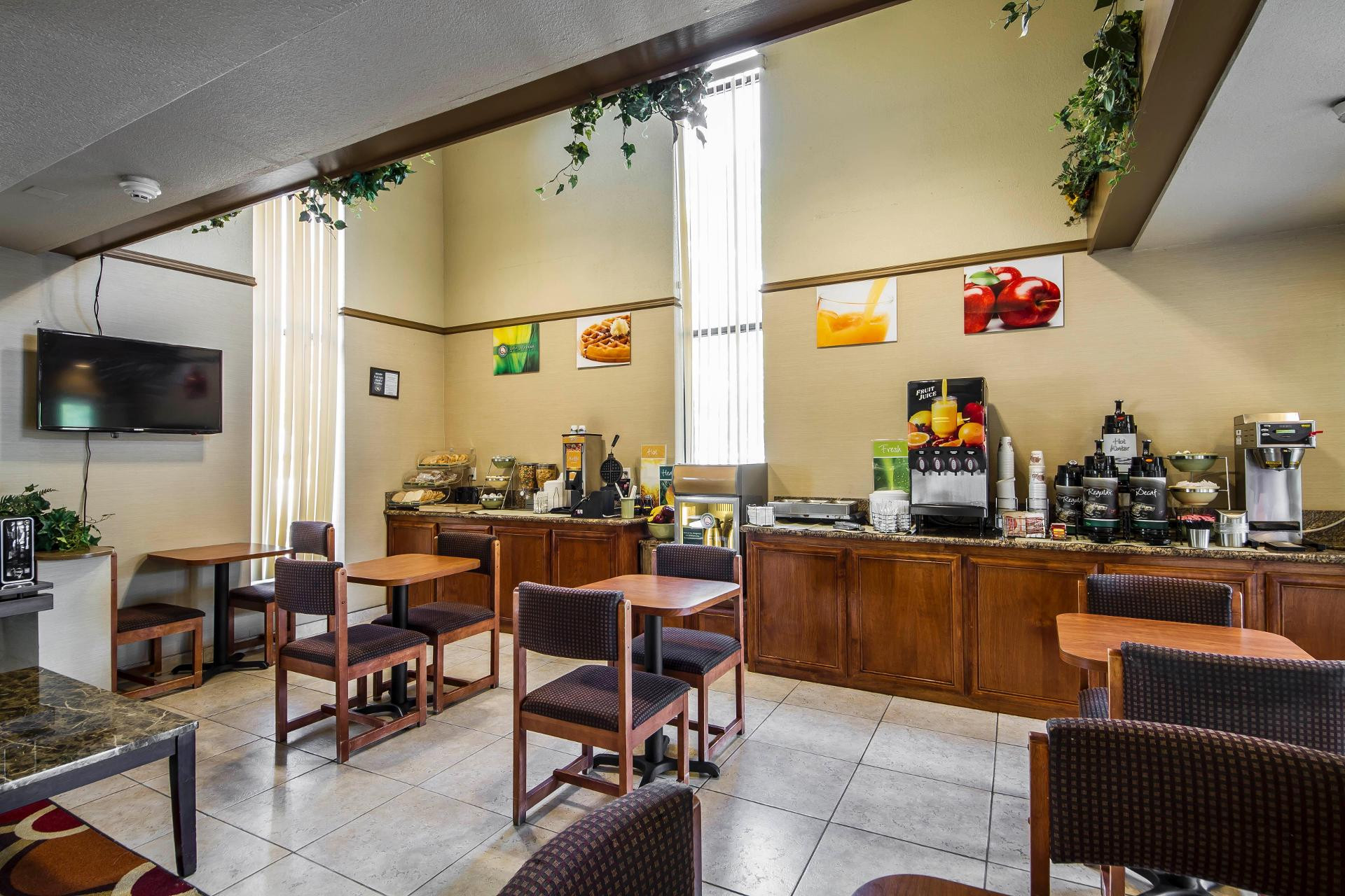 Restaurant Studio 6 Sacramento, CA - Natomas & SMF Airport