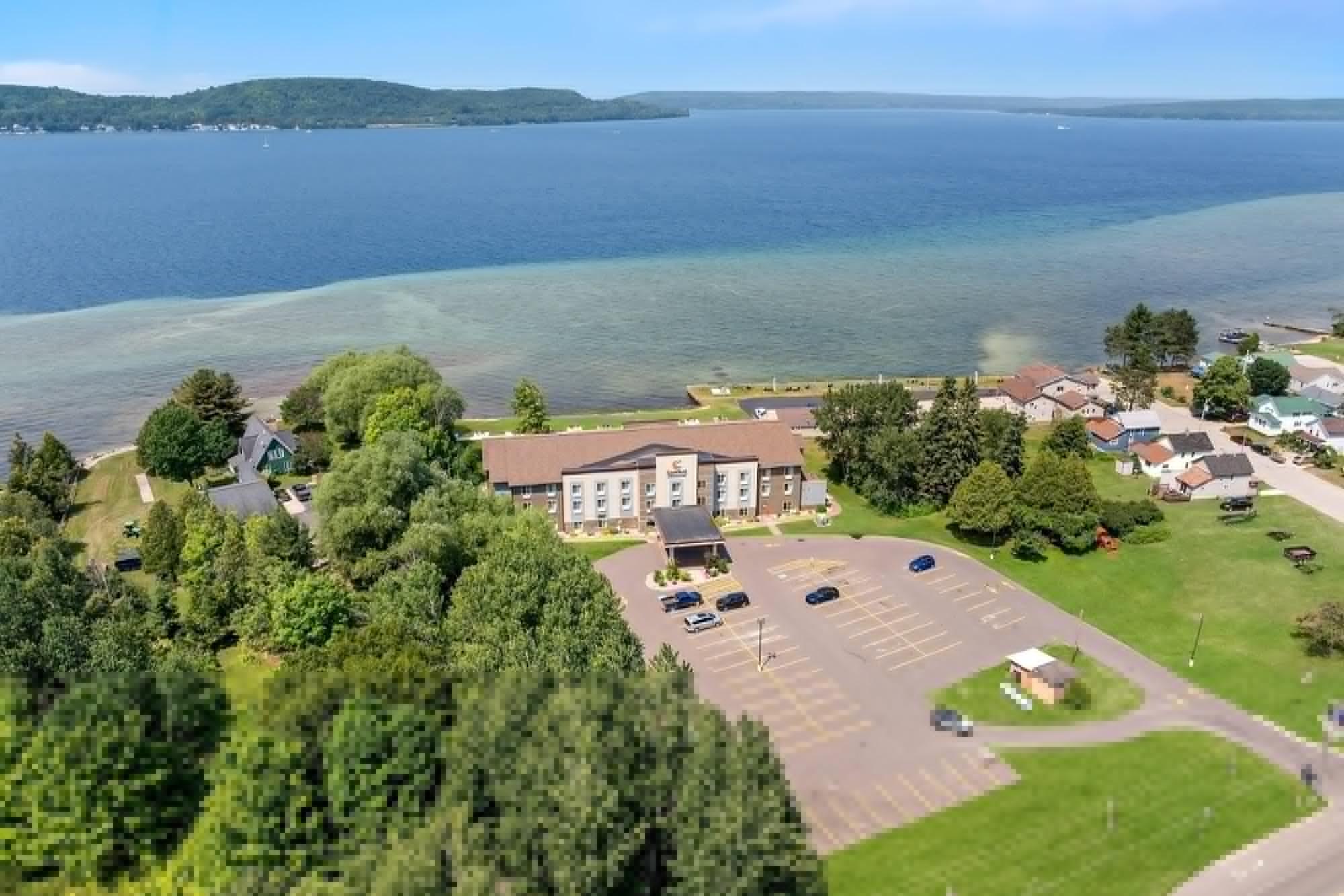 Varios Comfort Inn & Suites Munising-Lakefront