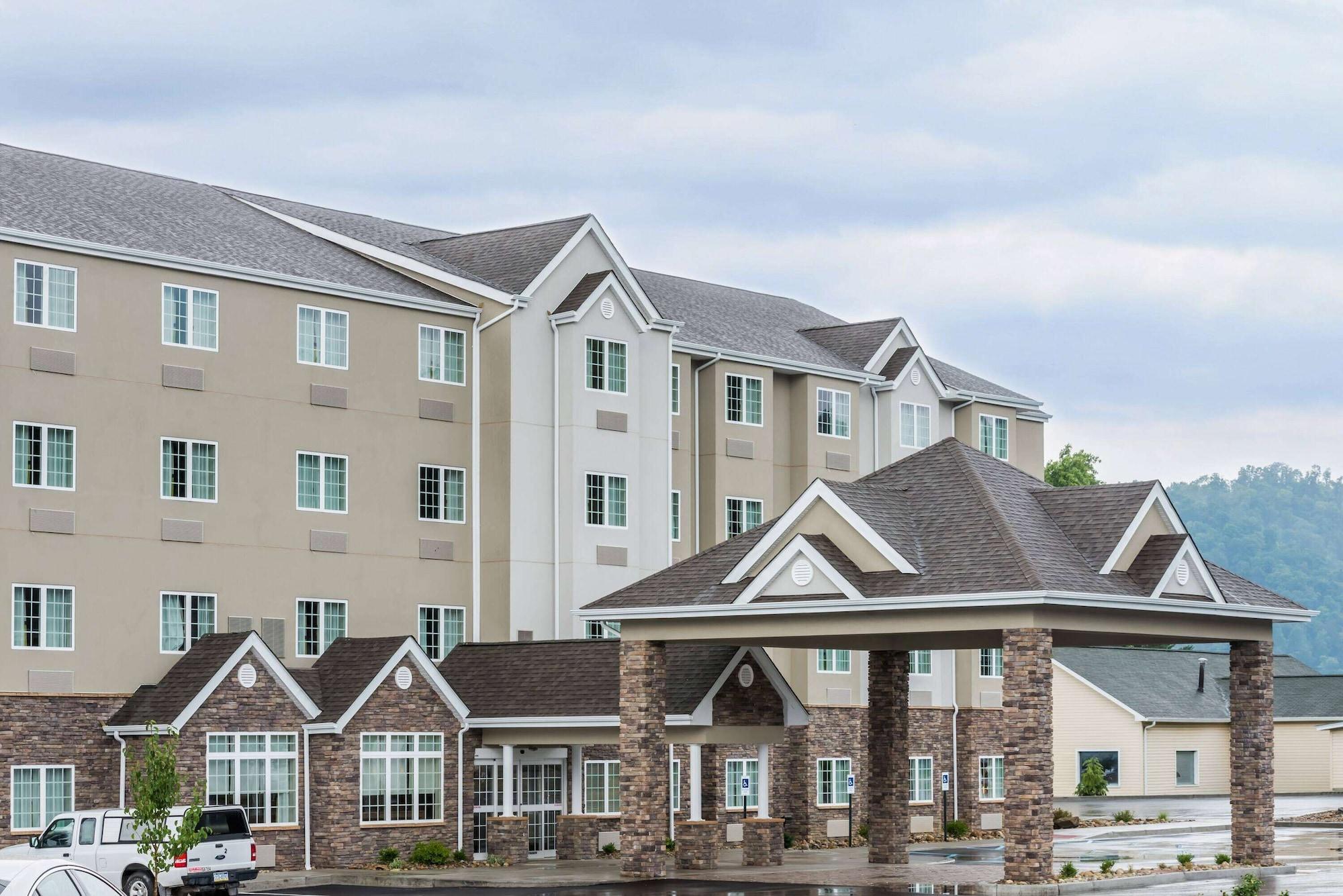 Vista Exterior Microtel Inn & Suites By Wyndham New Martinsville