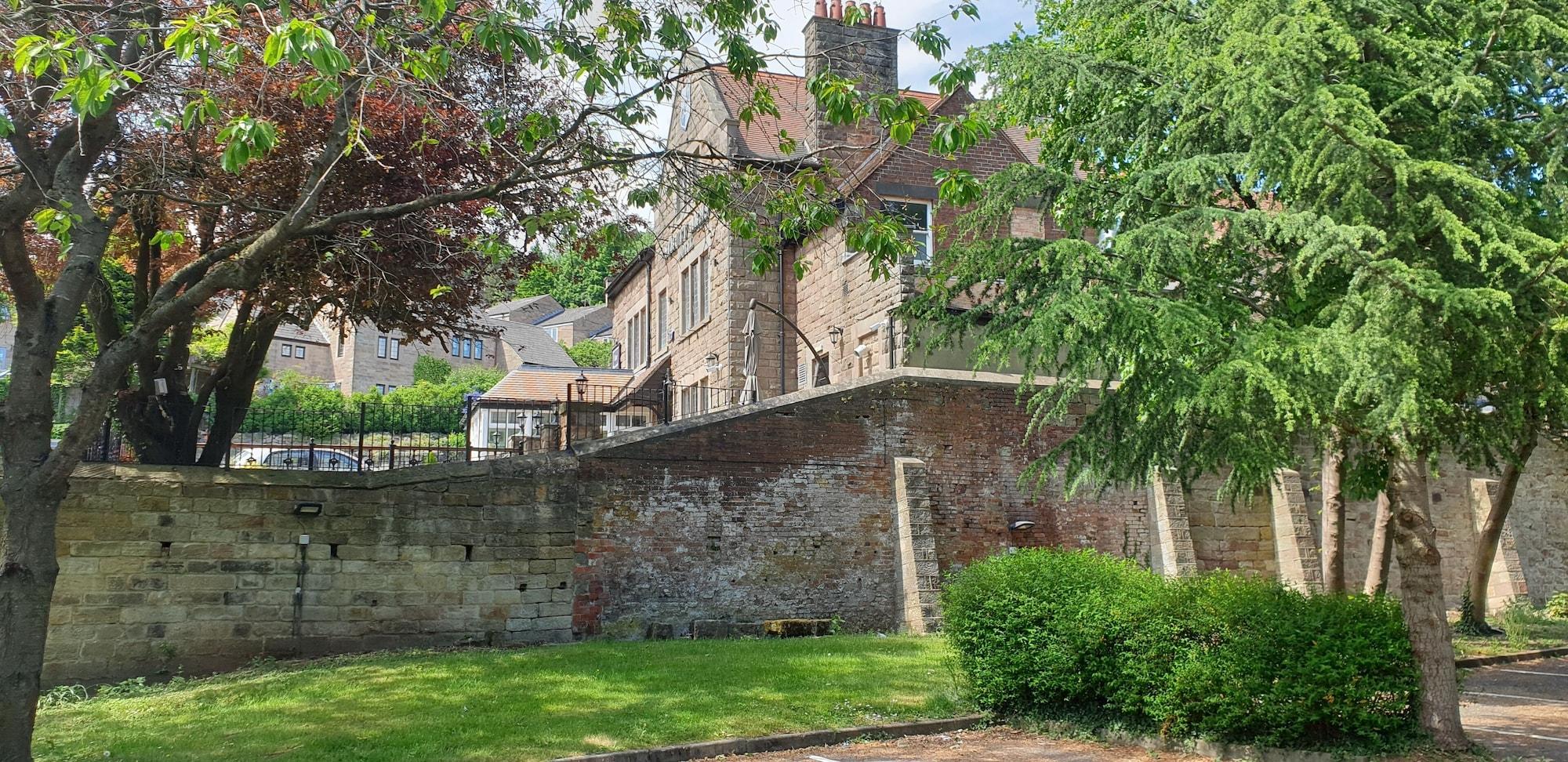 Varios The Strutt Arms