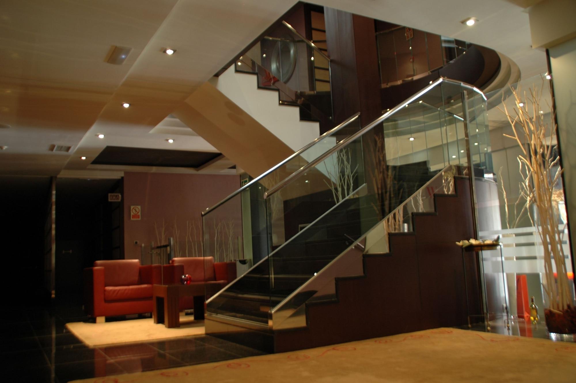 Varios Washington Parquesol Suites & Hotel