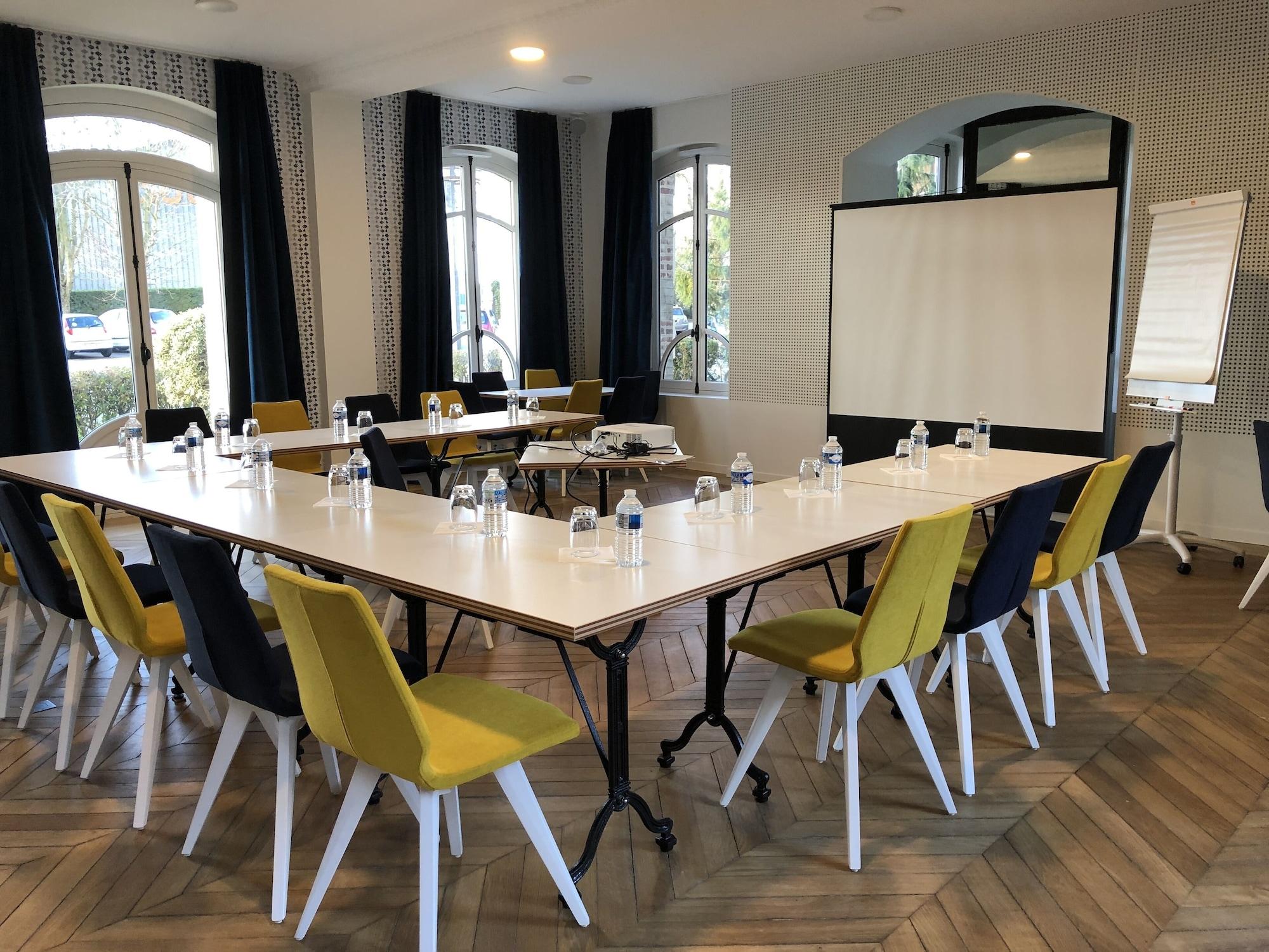 Sala de Reuniones Mayrena Hotel