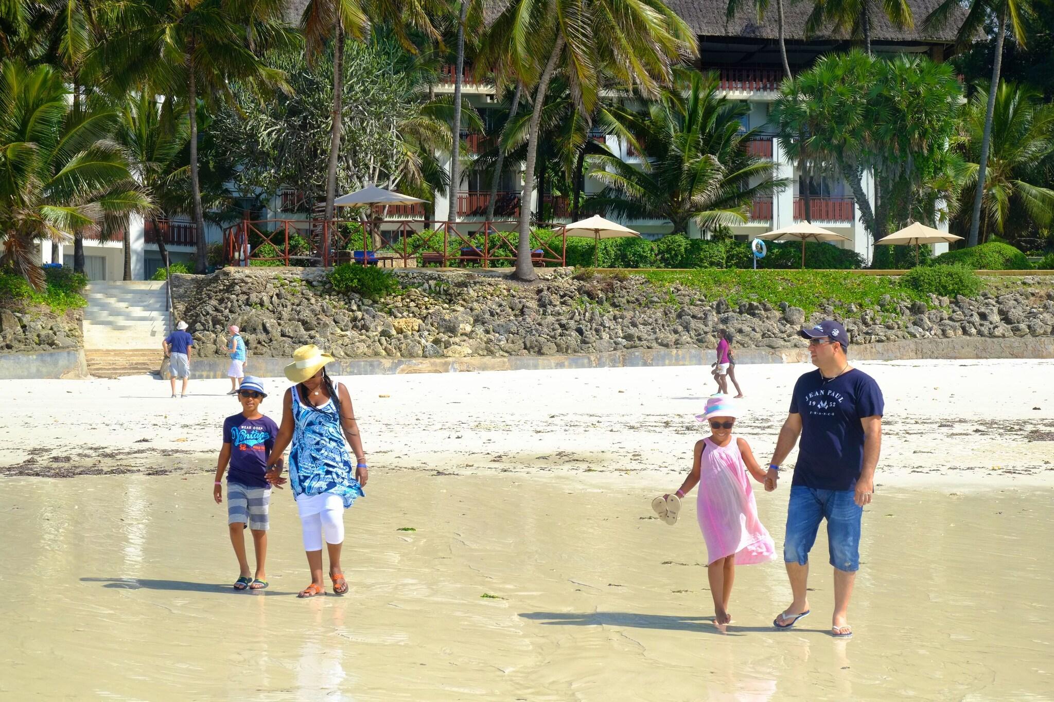 Playa Voyager Beach Resort