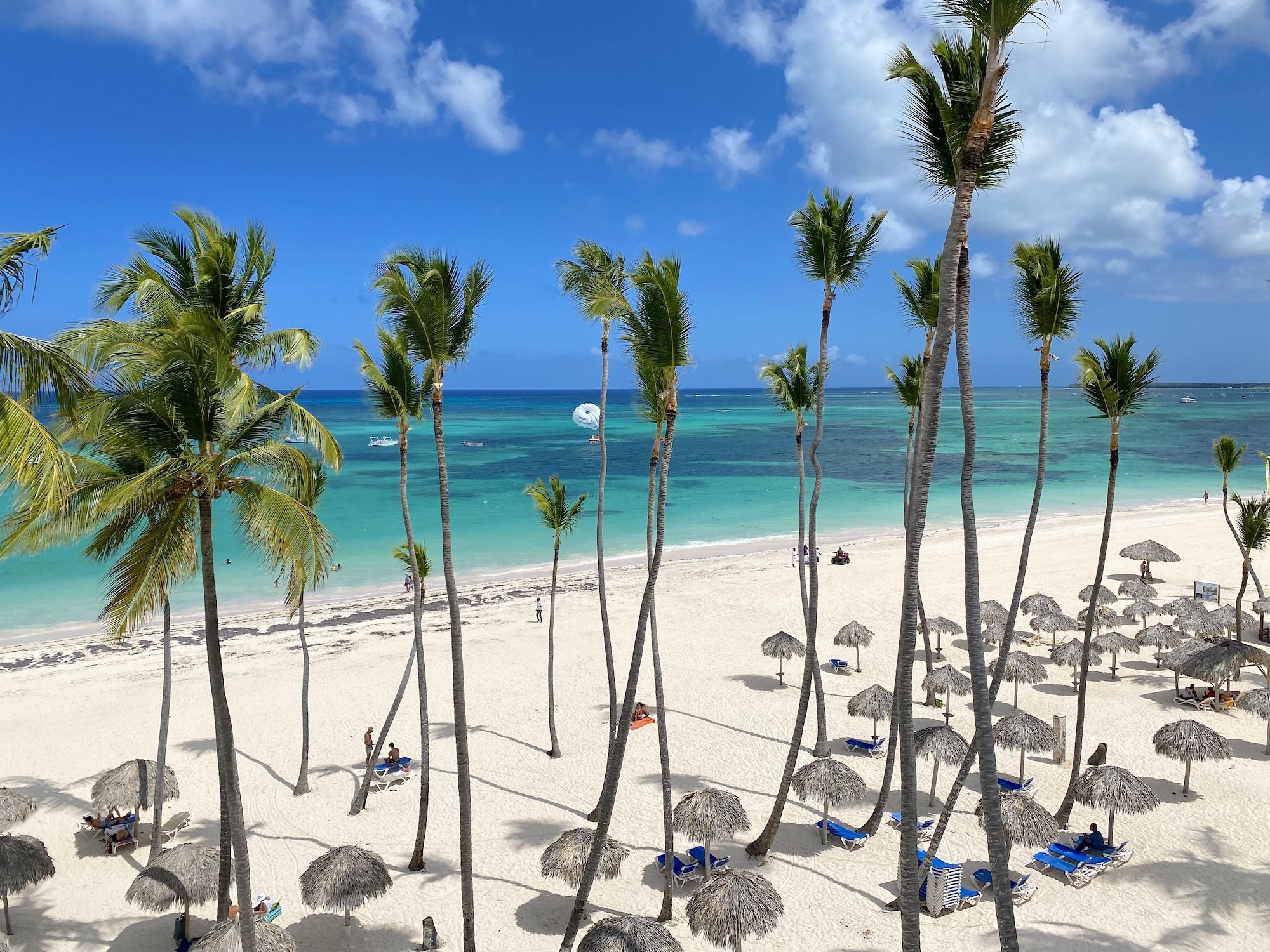 Playa Hotel Tropicana Suites Deluxe Beach Club & Pool