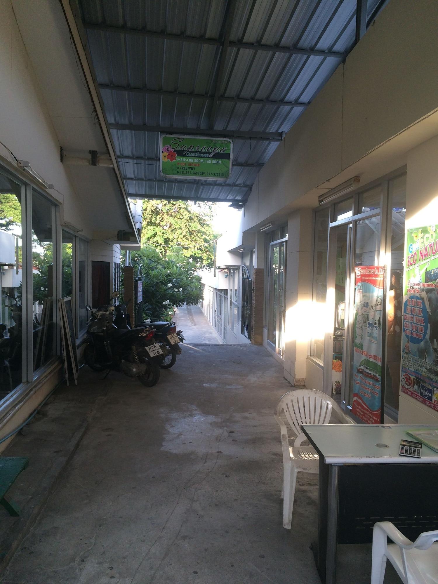 Restaurant Supreeya Guesthouse - Hostel