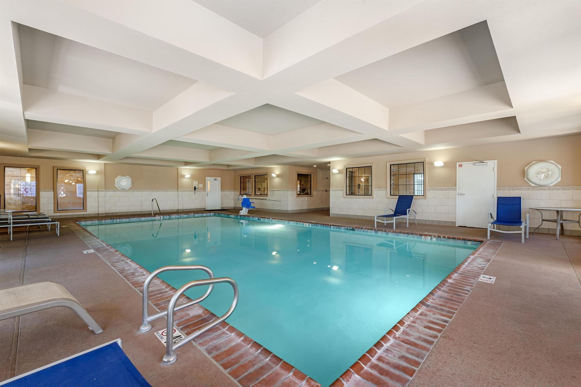 Vista Piscina Best Western Hesperia-Victorville Suites