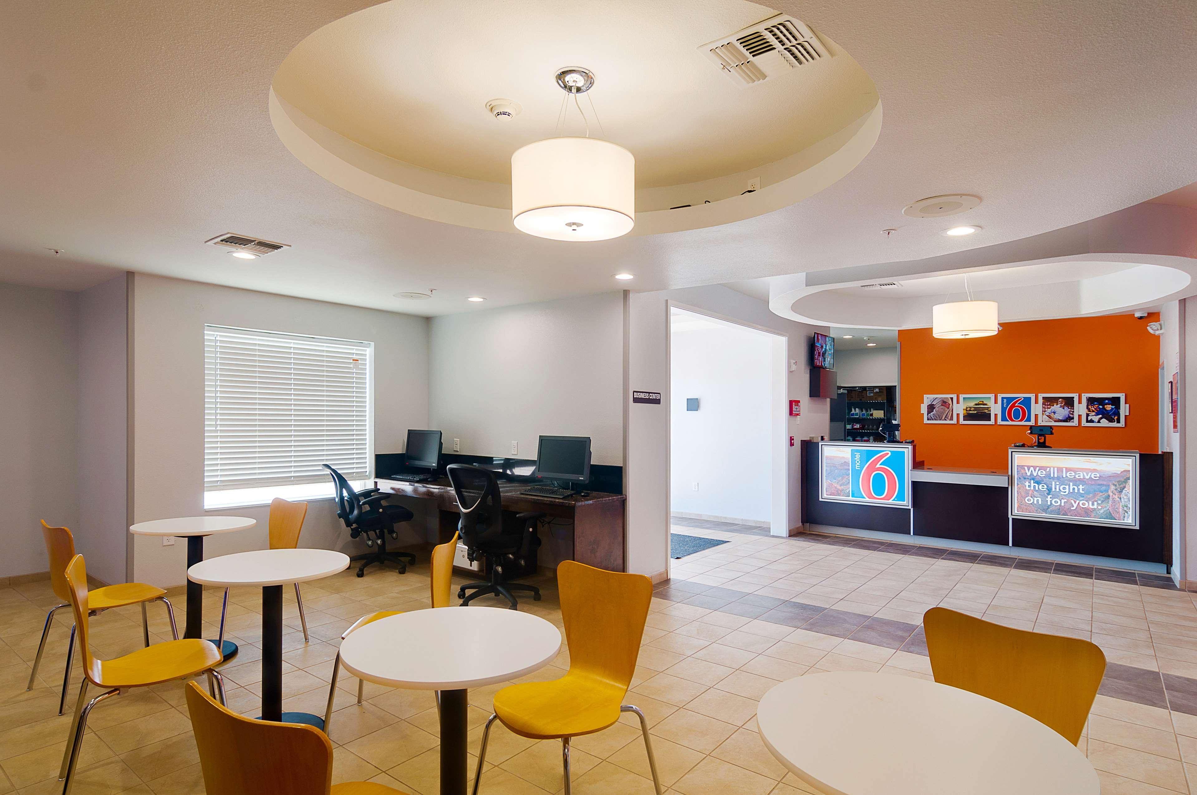 Vista Lobby Motel 6 Midland, TX