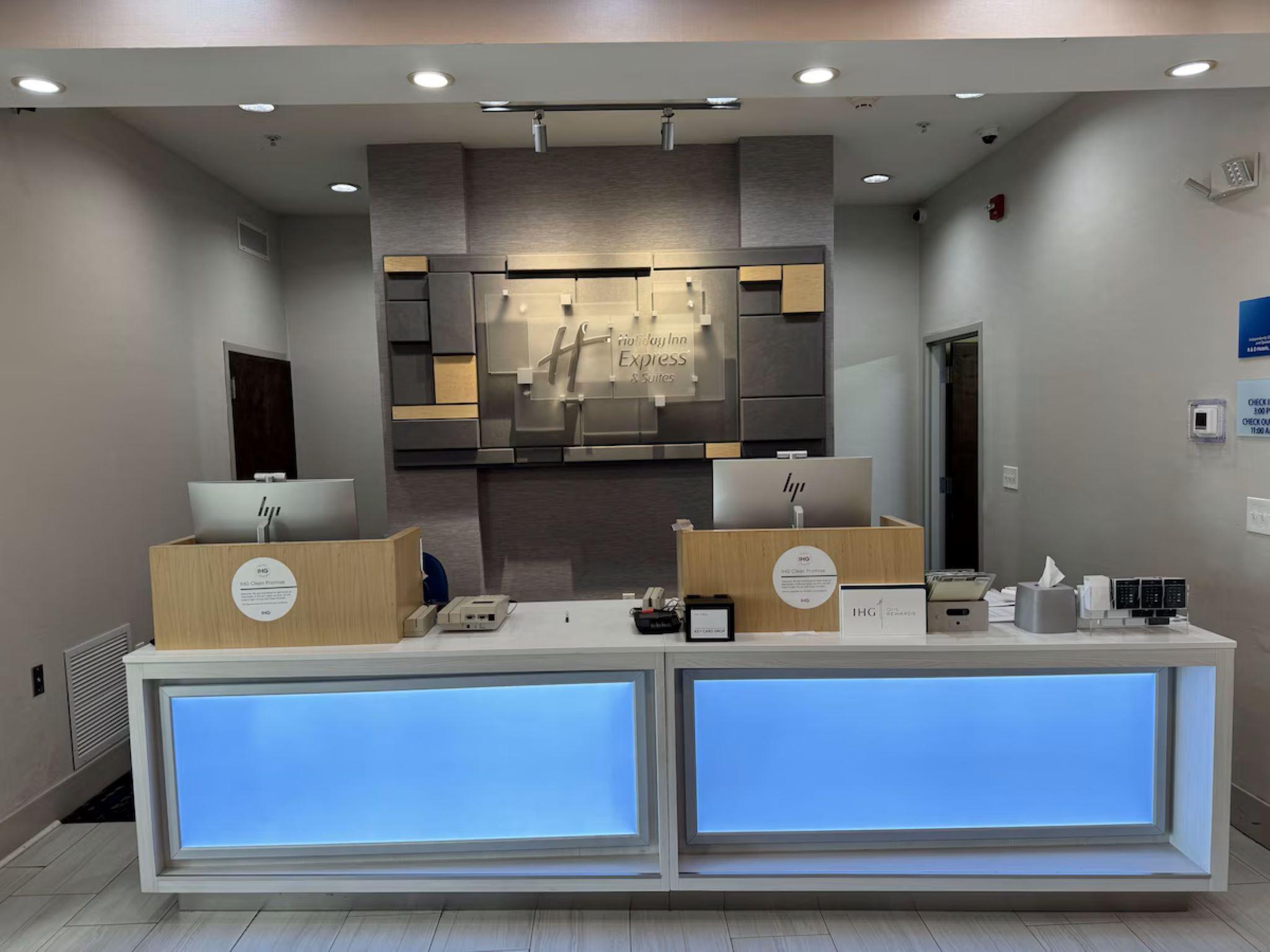 Vista Lobby Holiday Inn Express Hotel and Suites Malvern