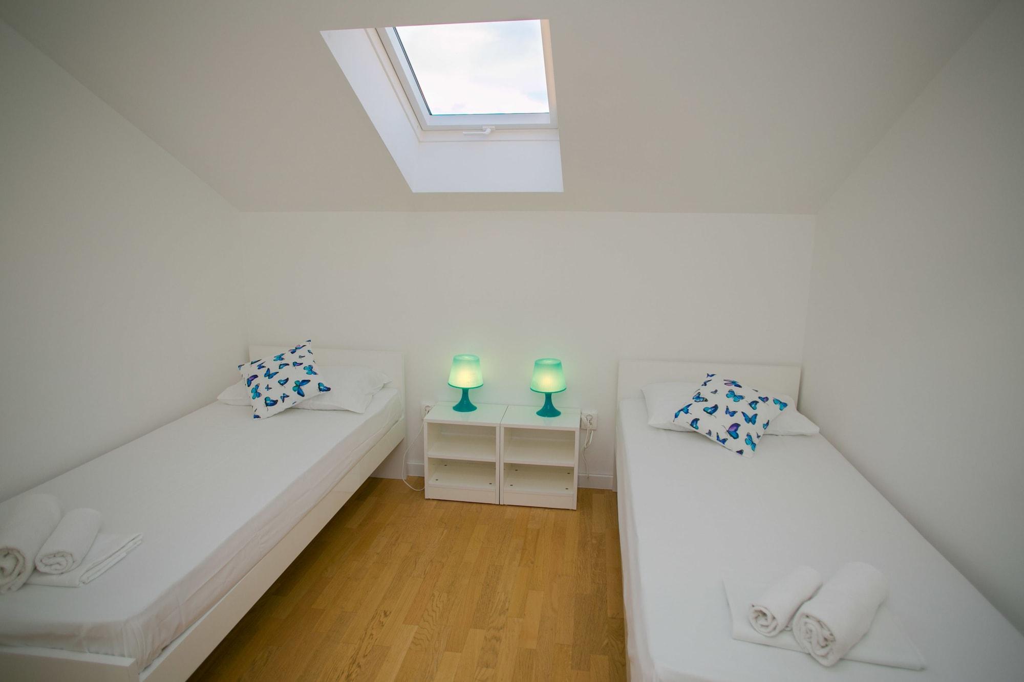 Habitación Orange Apartments