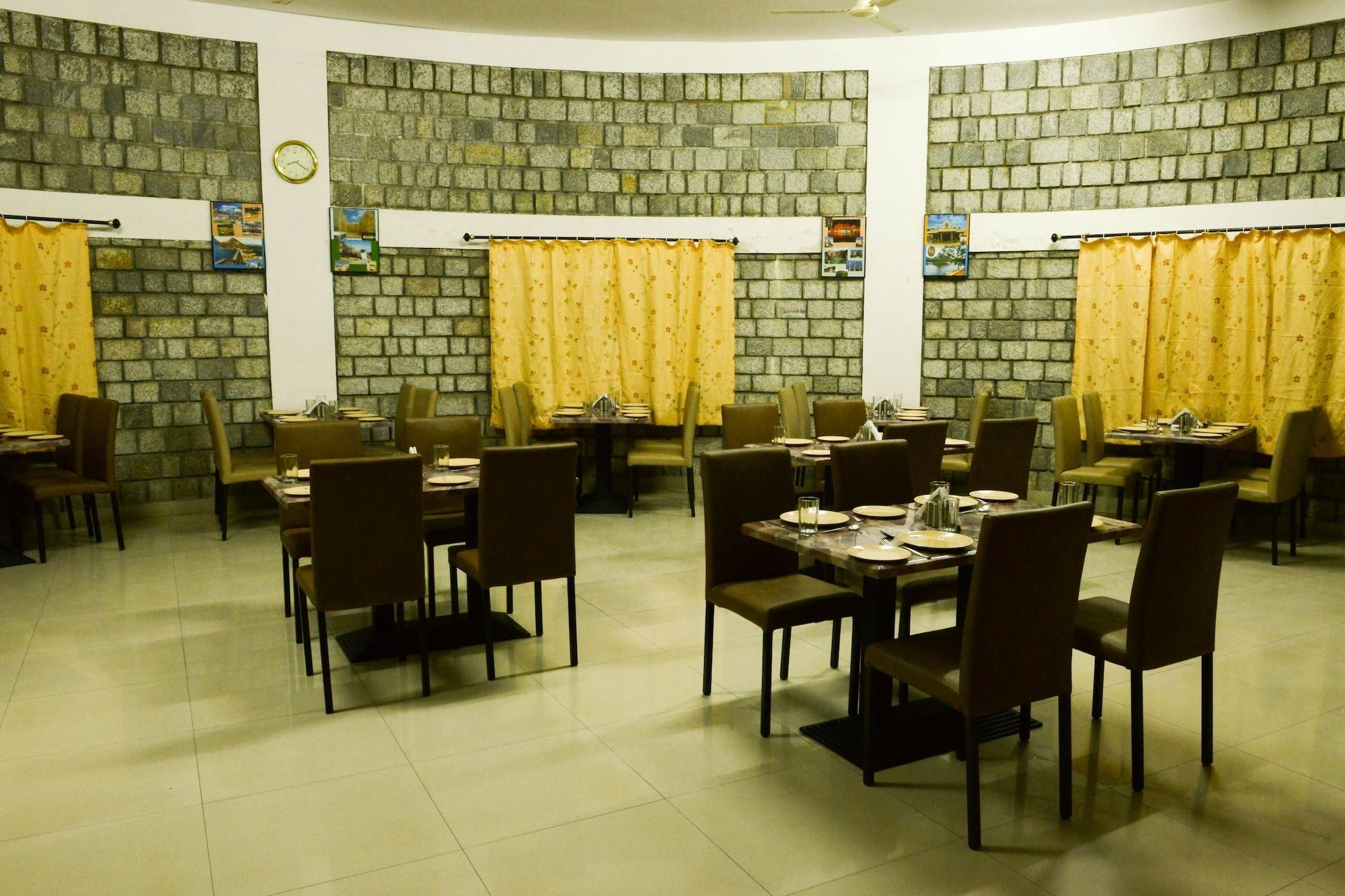 Restaurant KSTDC Hotel Mayura Yatrinivas