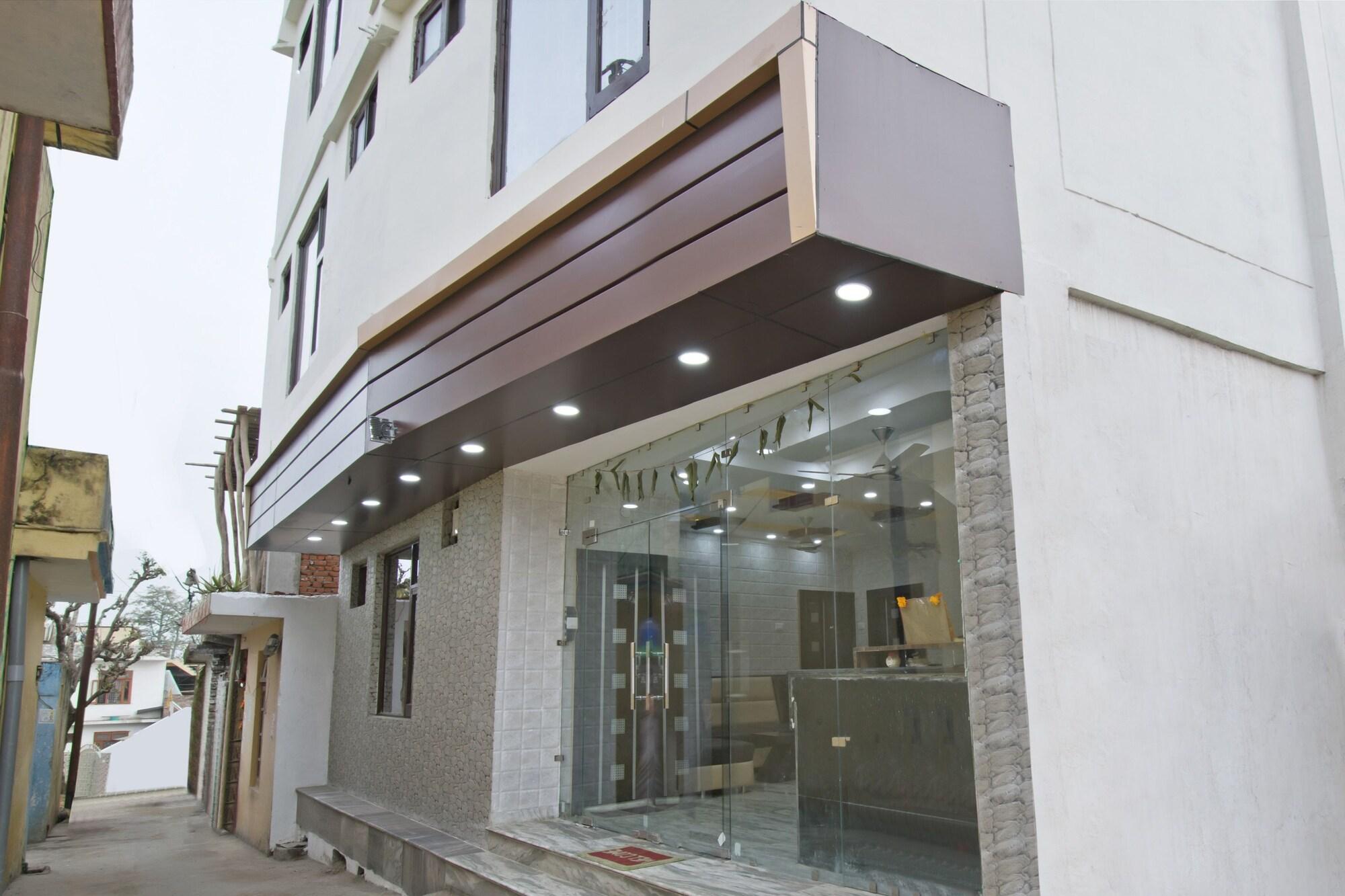 Vista Exterior OYO 24887 New Suhani